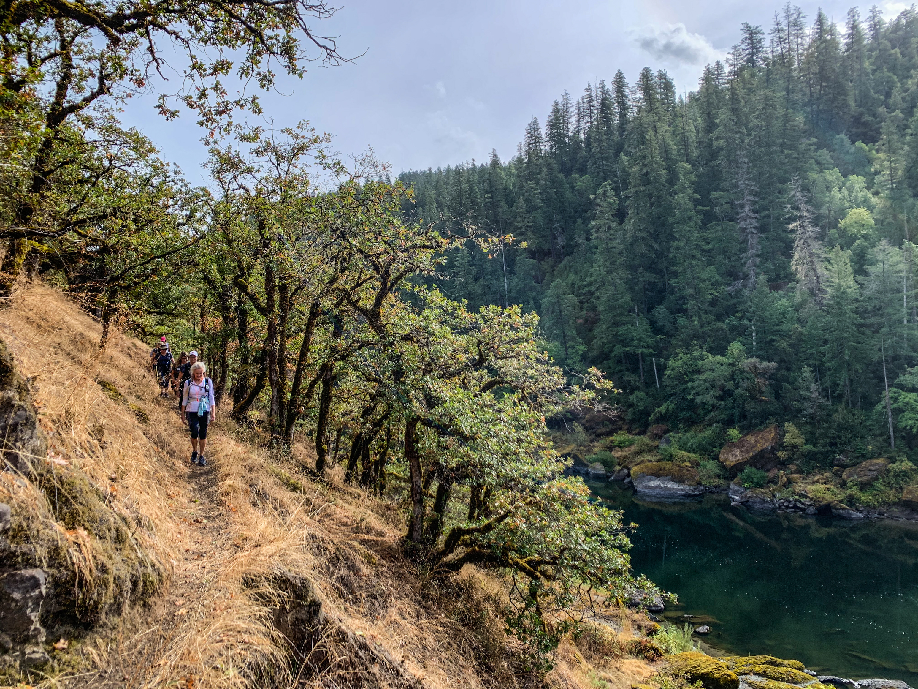group-hiking-on-a-raft-assisted-hiking-trip-on-the-rogue-river-trail