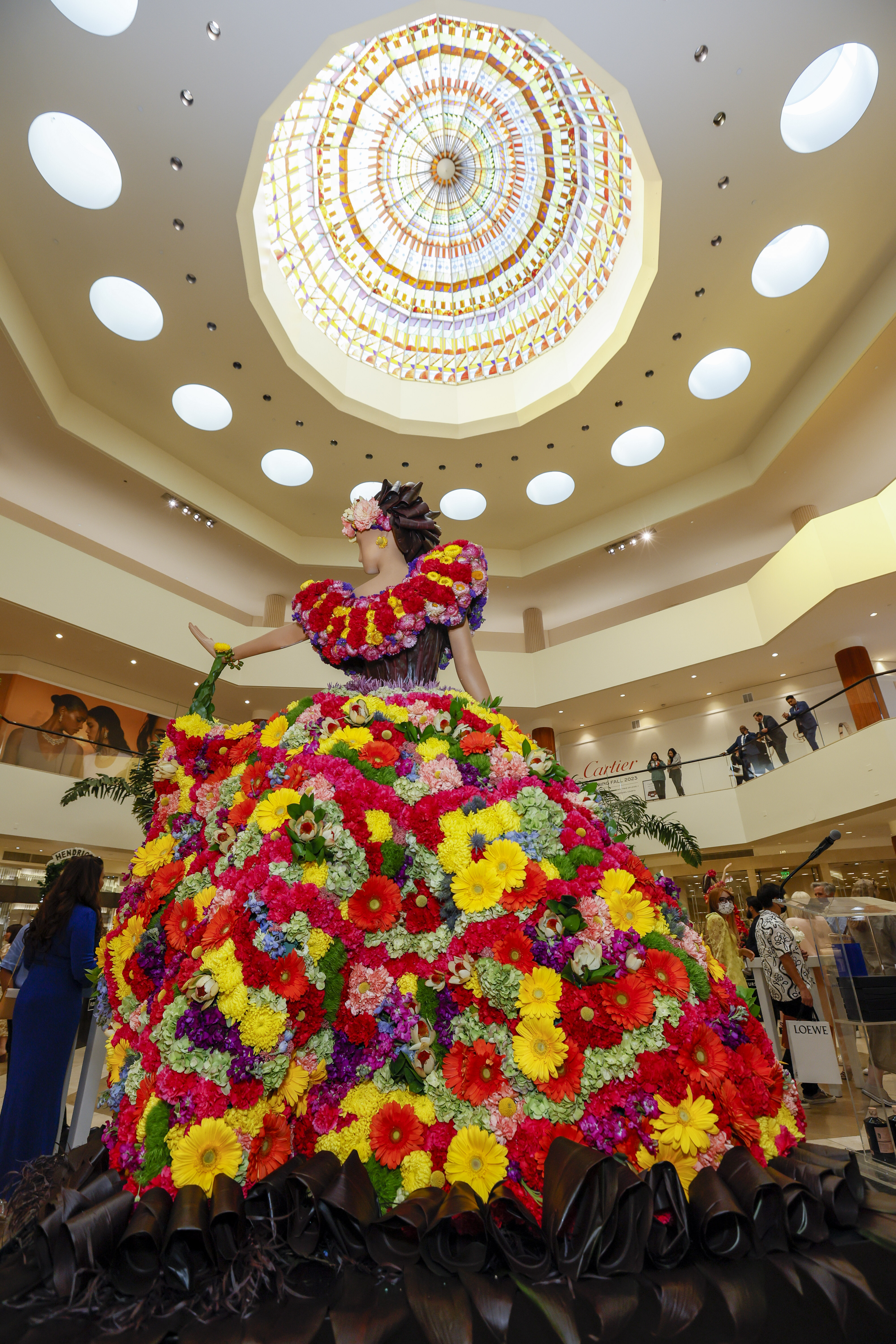 a-colorful-fleur-de-villes-floral-mannequin-displayed-during-the-southern-california-spring-garden-show
