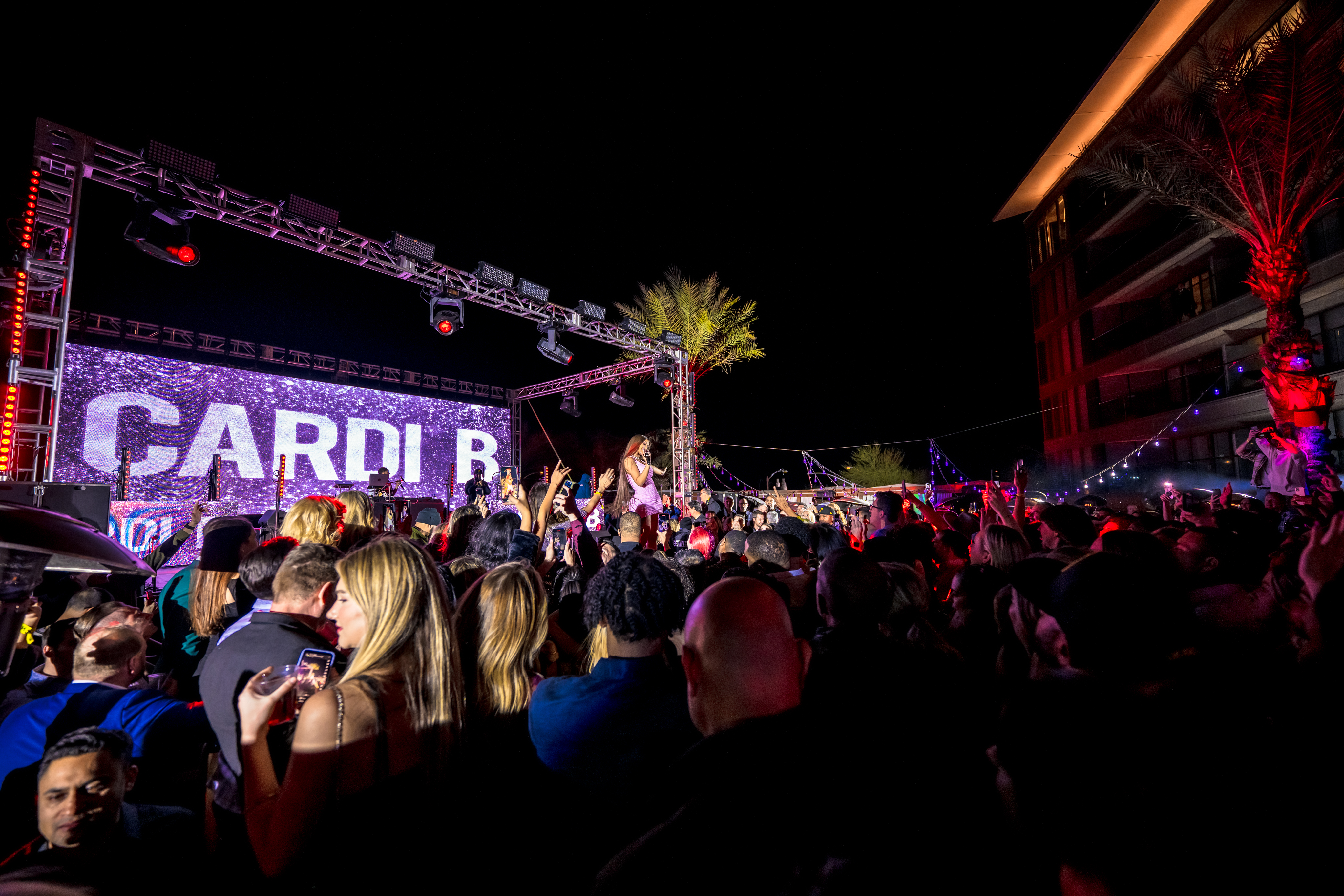 w-hotel-cradi-b-230211-0076