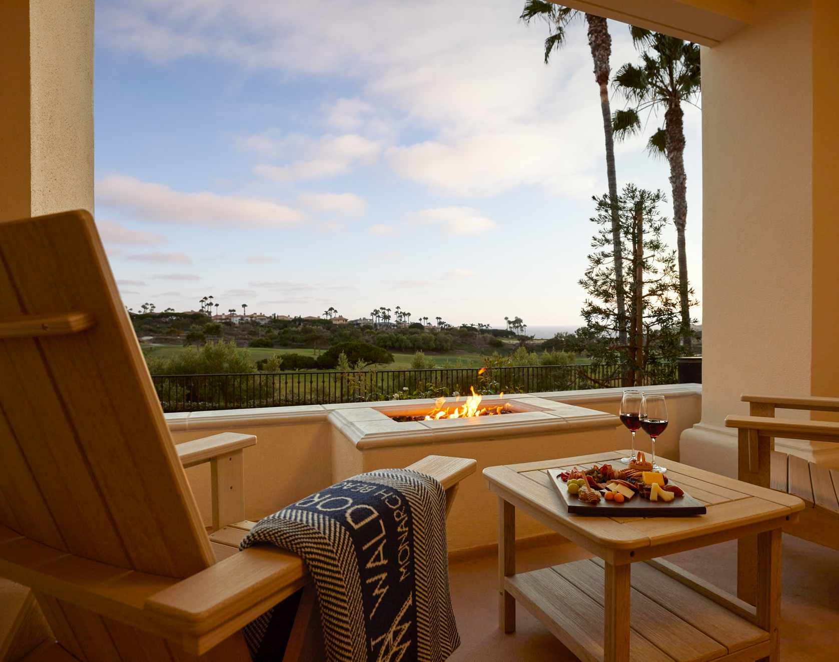 waldorf-astoria-monarch-beach-fireside-terrace-vignette