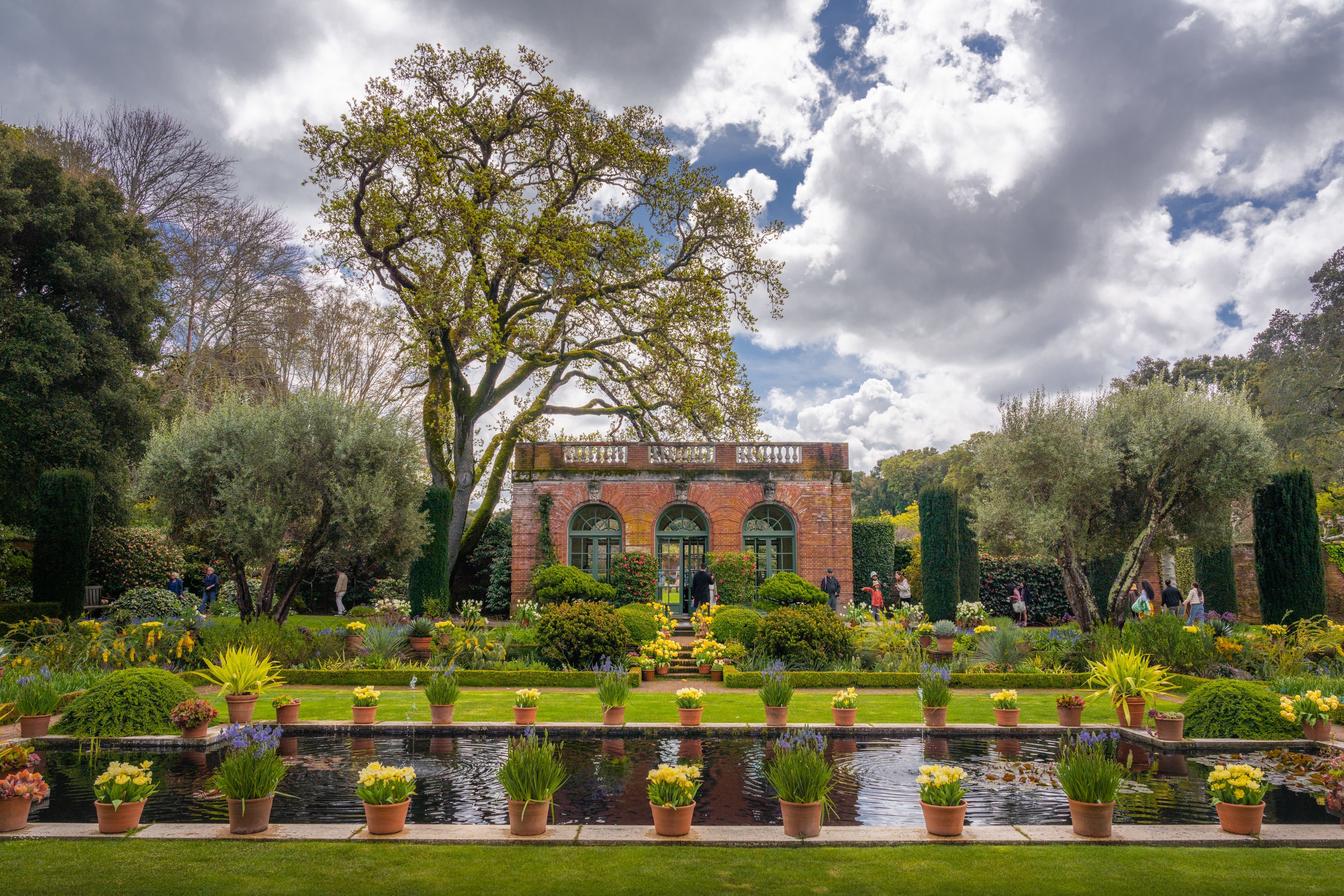 filolis-sunken-garden