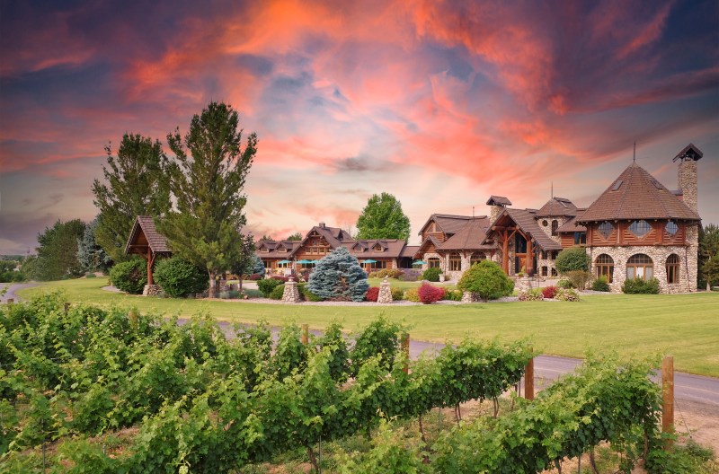 Yellowhawk Resort and Sparkling House