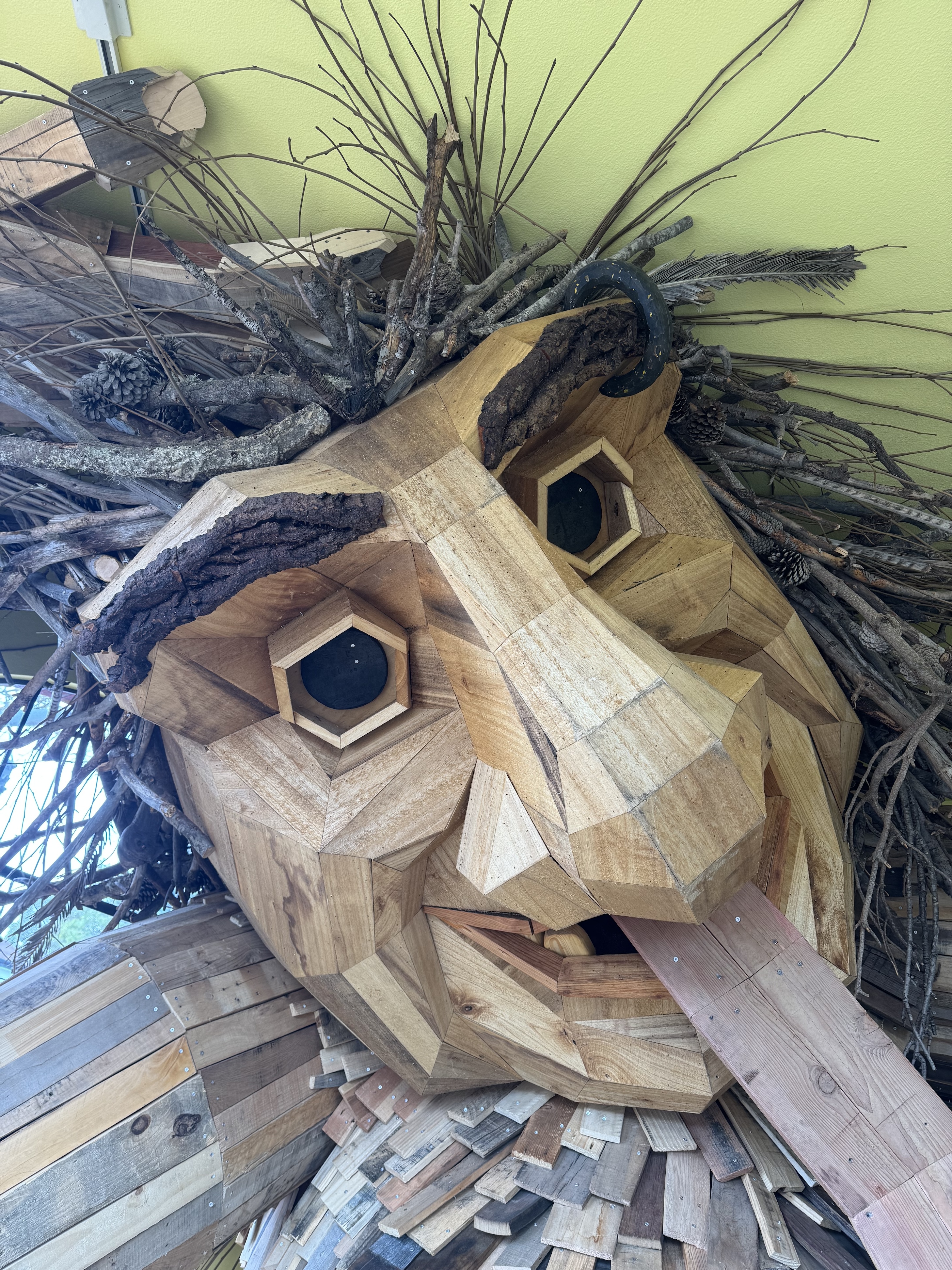 the-california-nature-art-museum-in-solvang-commissioned-danish-sculptor-thomas-dambo-to-create-dambos-first-permanent-troll-in-california