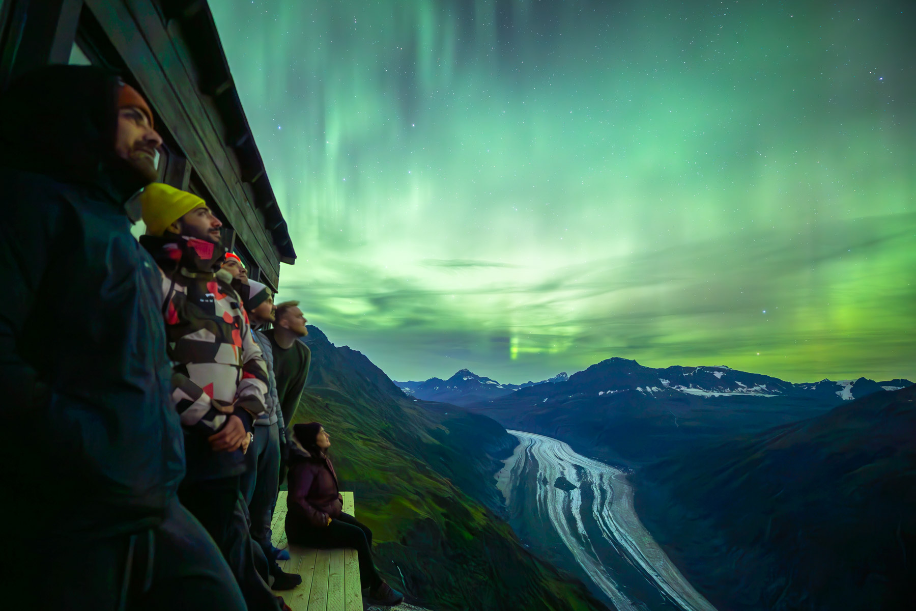 catching-the-northern-lights-at-the-lookout