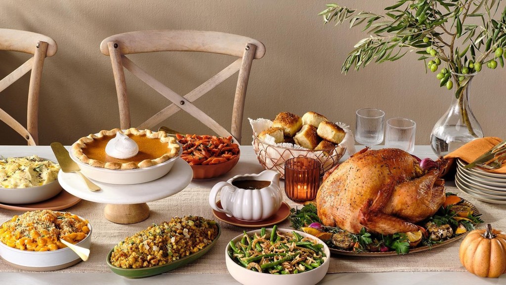 ALDI’s Thanksgiving Meal Will Feed 10 People for $47
