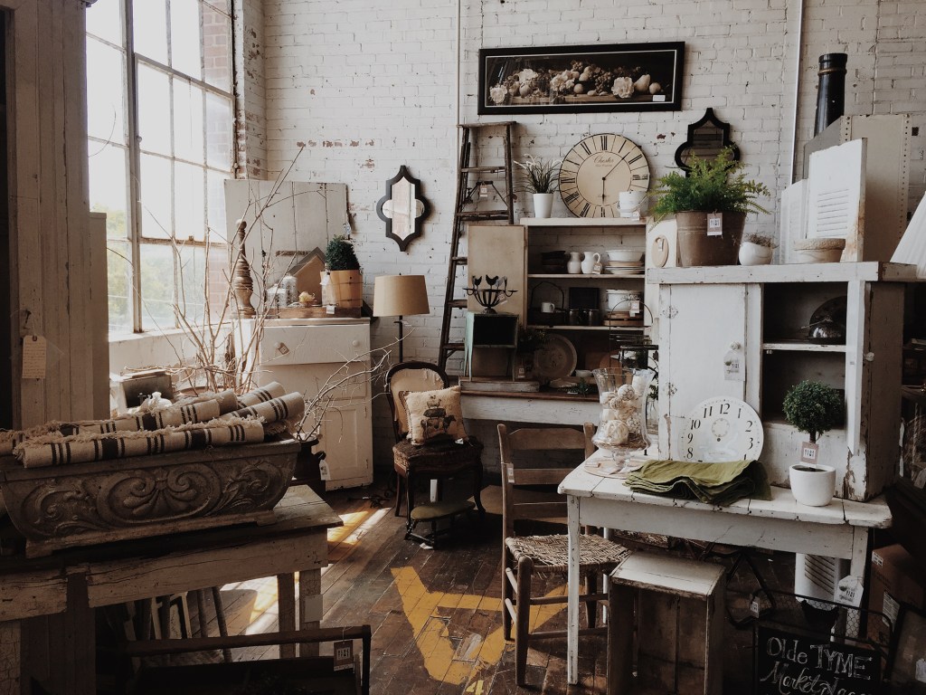 6 Things You Need to Know Before You Go Antiques Shopping, According to Interior Designers