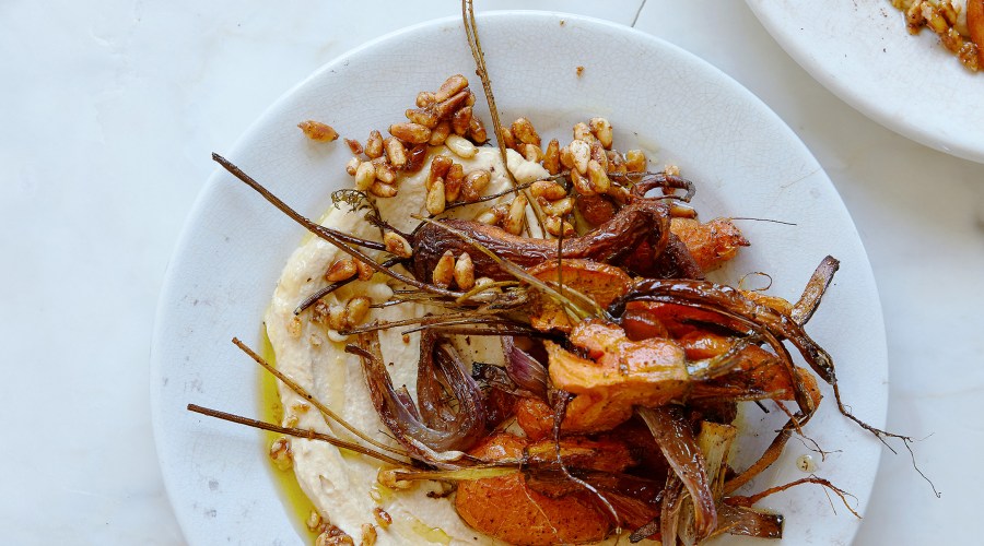 roasted-carrots-with-red-lentil-hummus