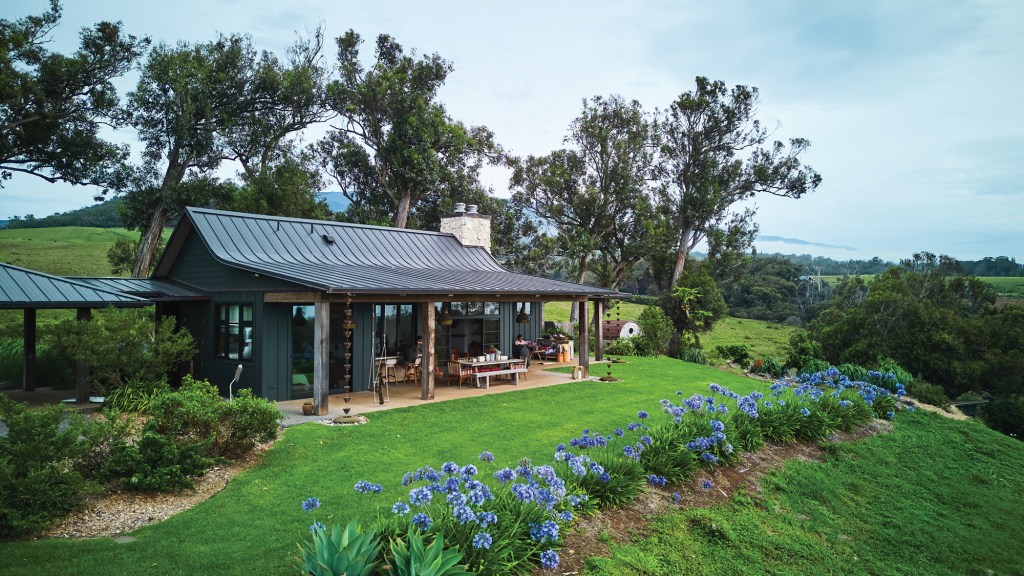 This 1,000-Square-Foot Maui Cottage Is the Hawaiian Ranch Getaway of Our Dreams