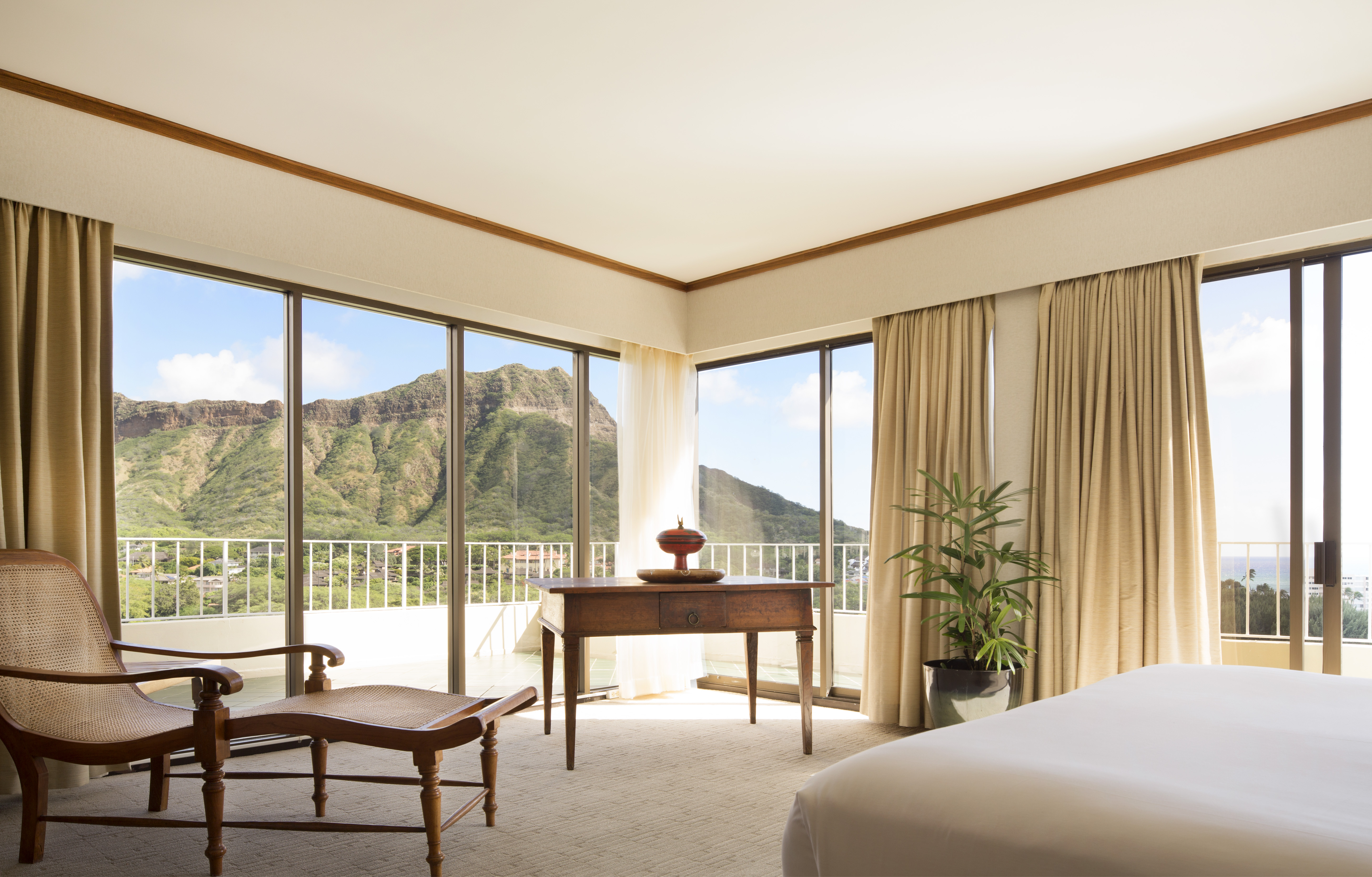 a-bedroom-in-the-penthouse-suite