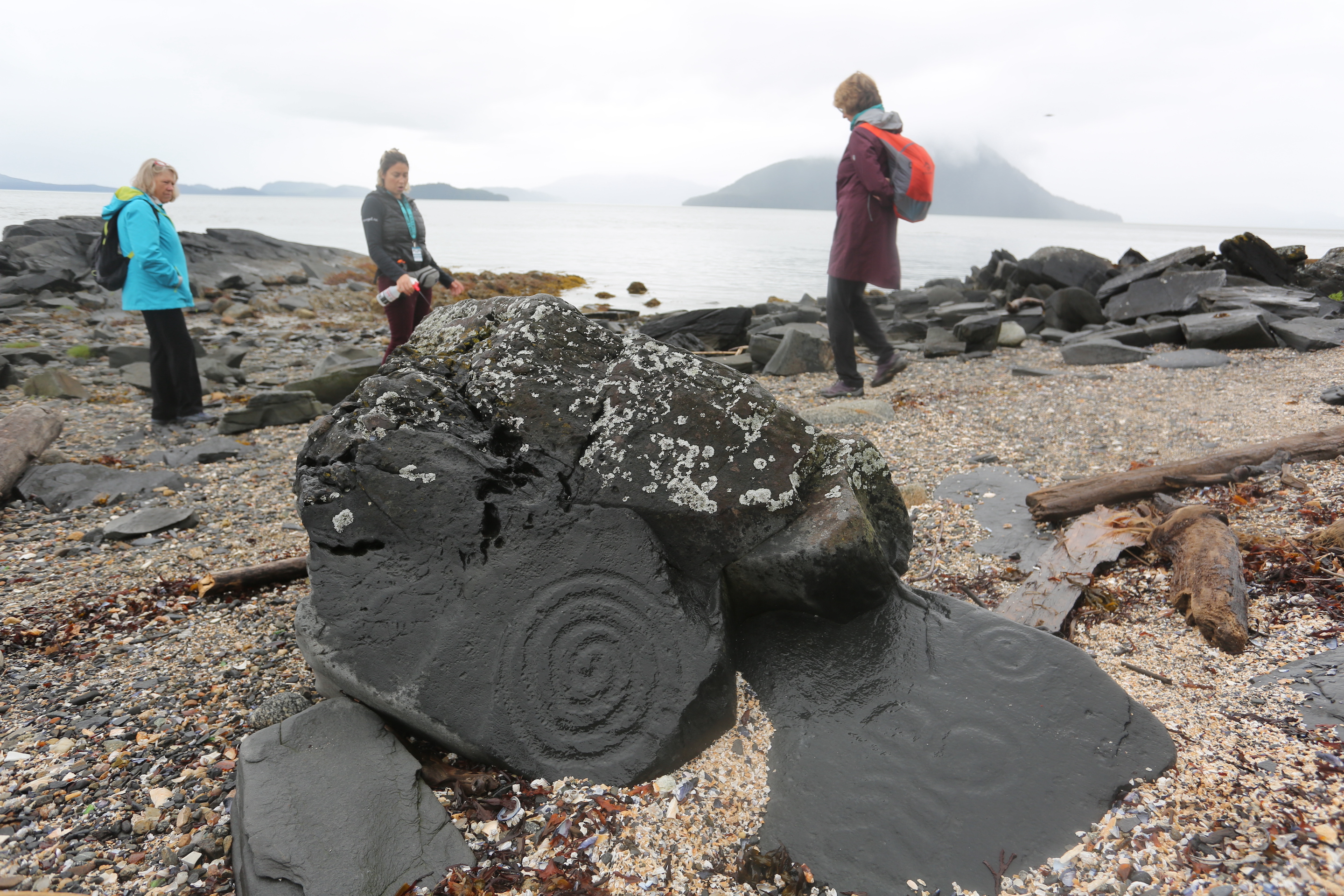guests-visit-petroglyph-beach-state-historic-site-in-wrangell
