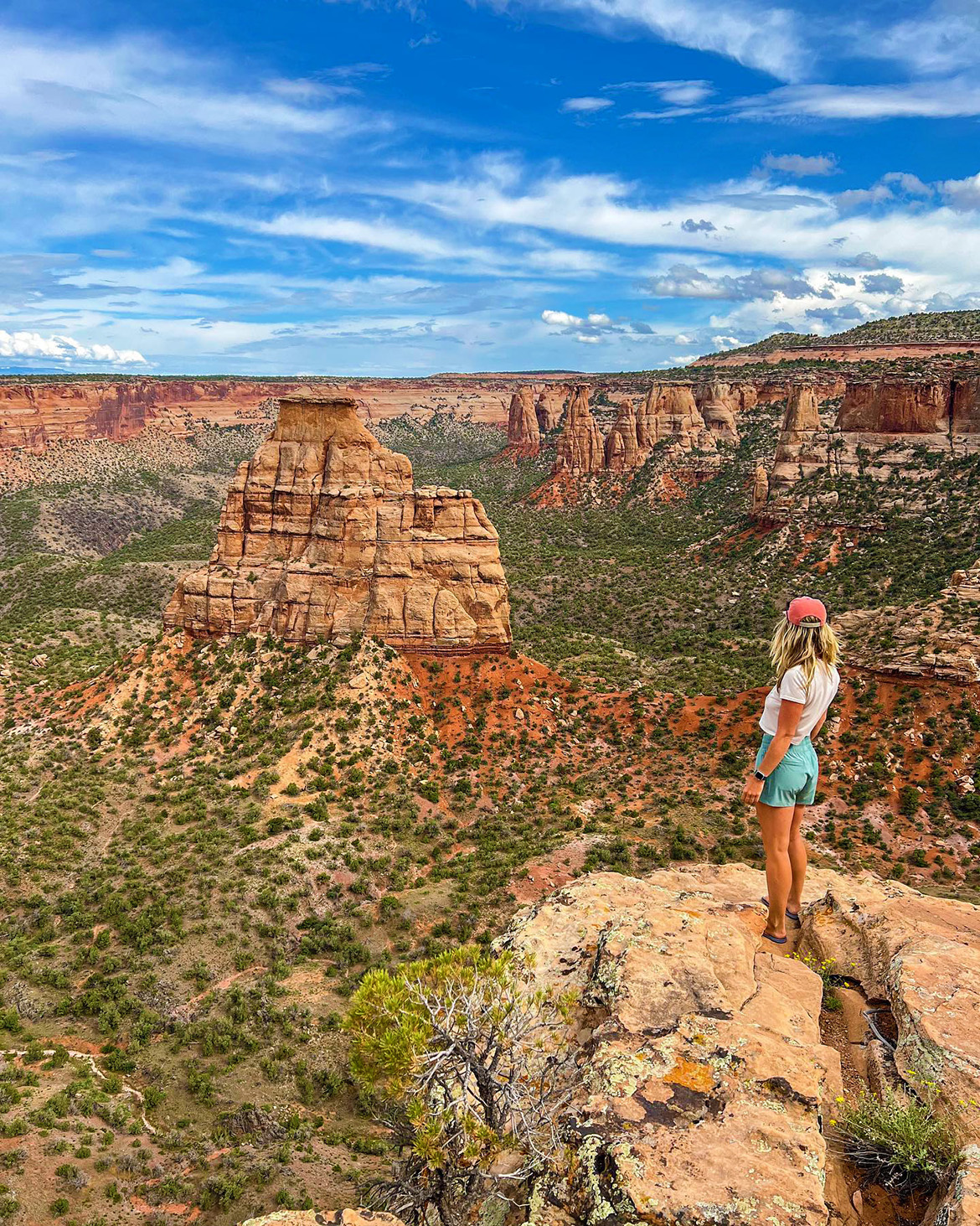 overlooking-independence-monument-in-colorado-national-monument