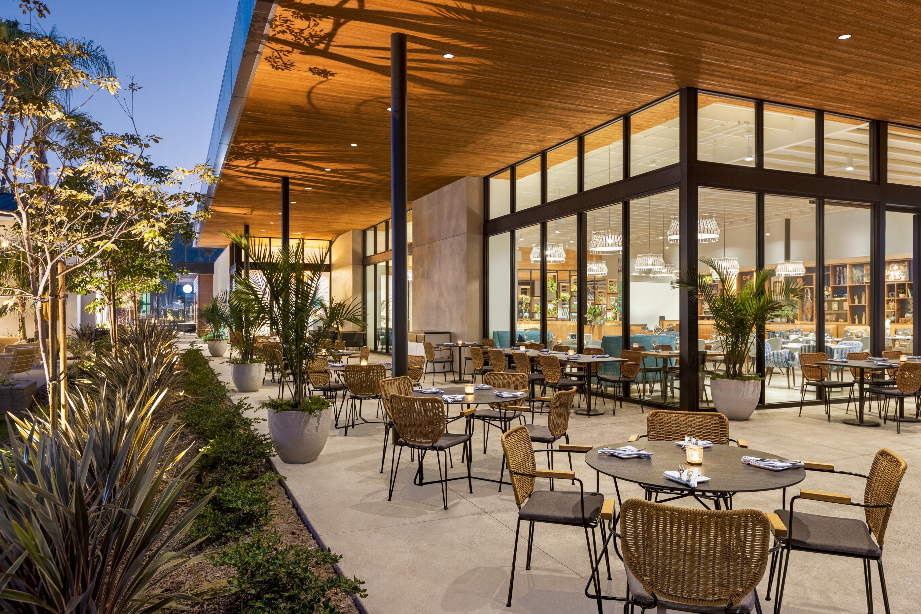 town-and-country-resort-arlo-patio