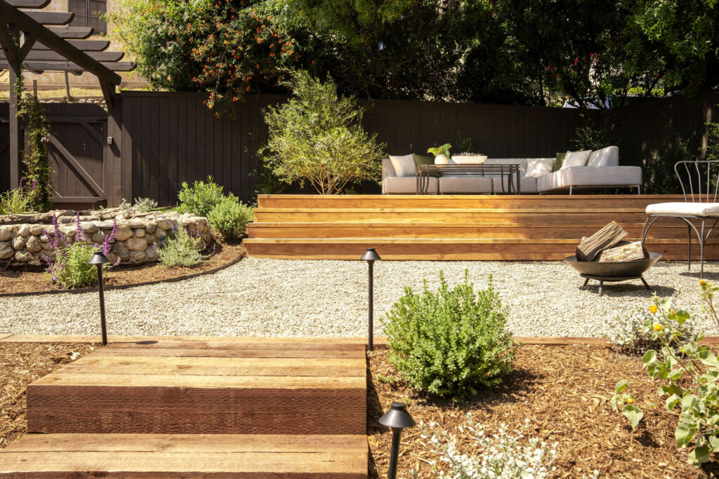 Backyard in Highland Park House by Bungalowe