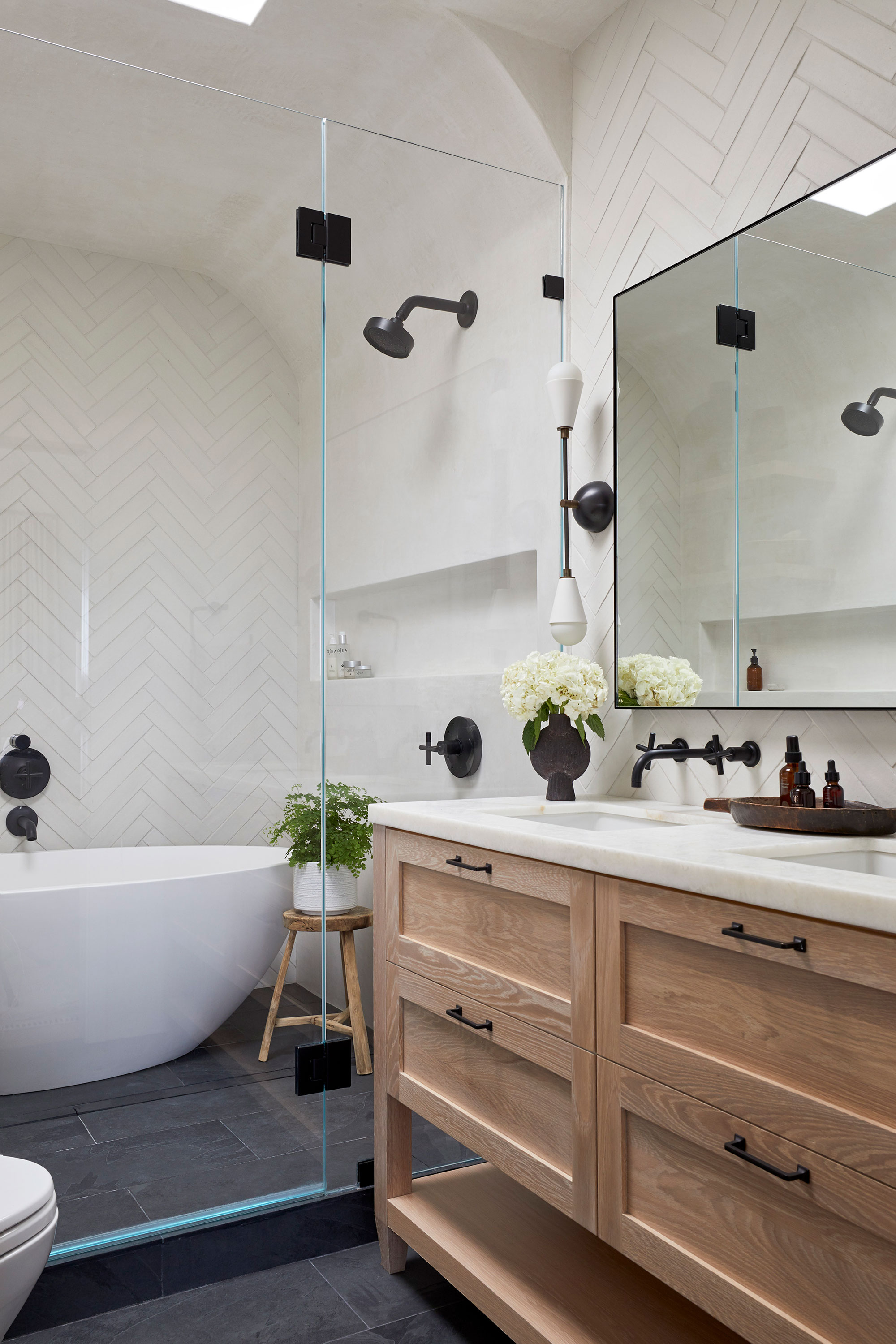 Bathroom in Ocean Beach by Saffron + Poe