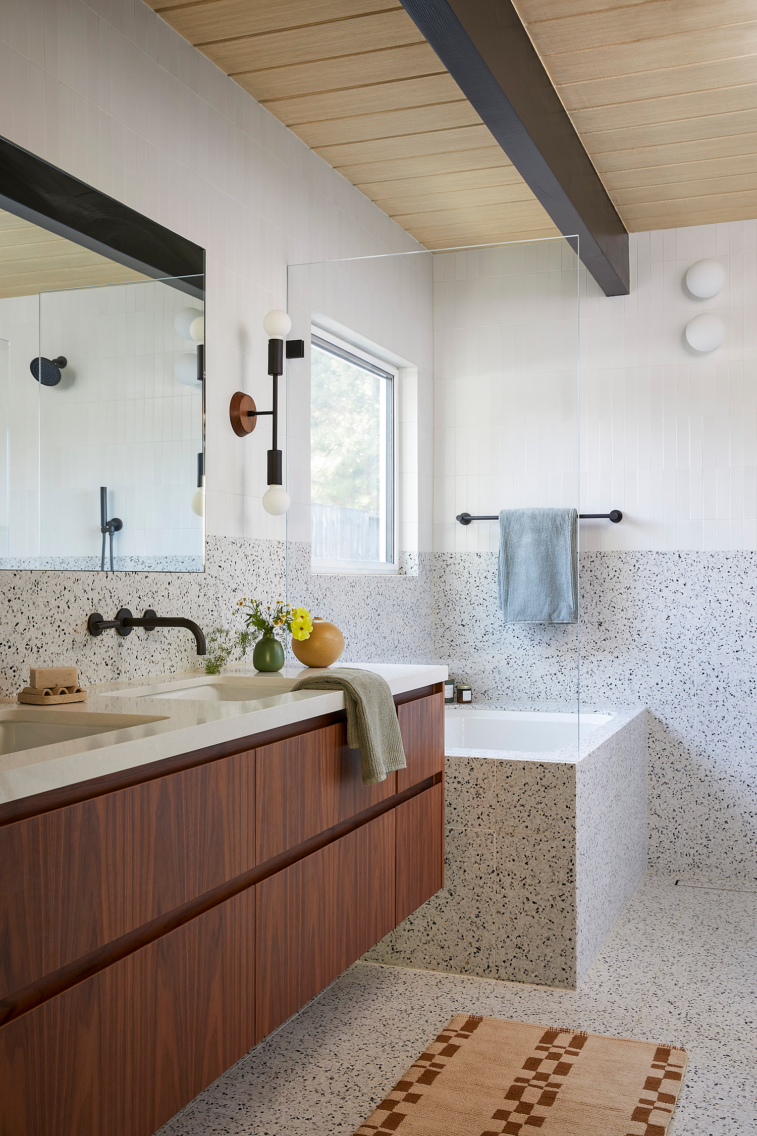Primary Bathroom in San Mateo Eichler by Cathie Hong