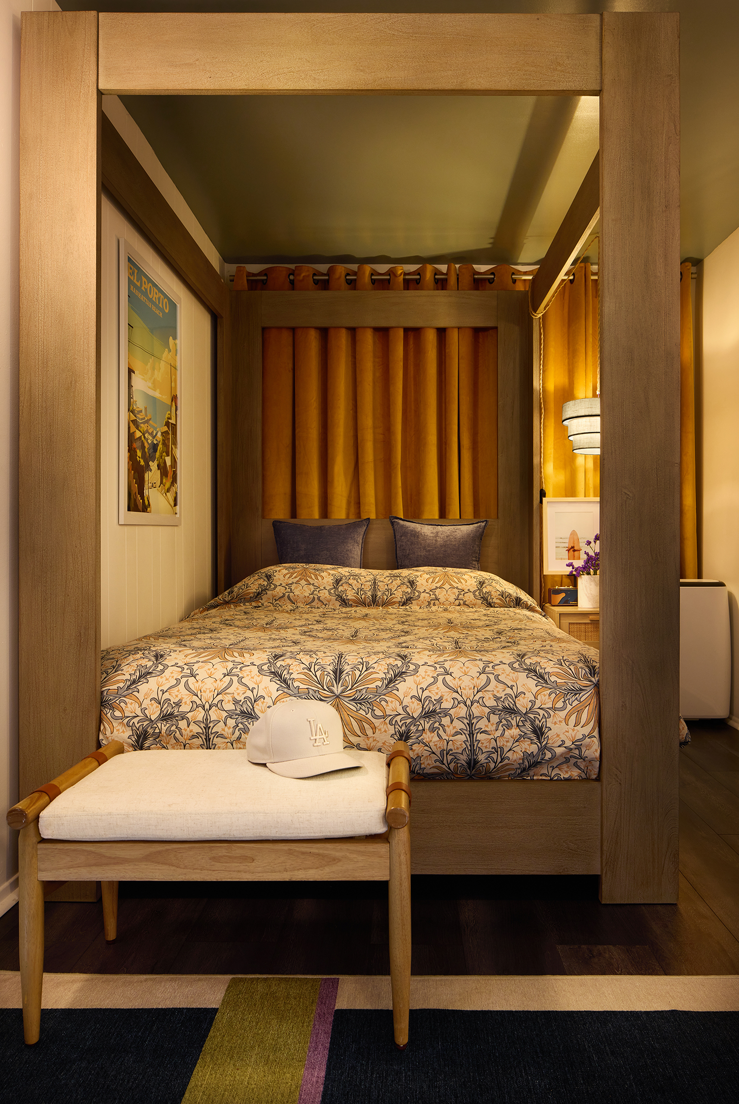 Bedroom in Manhattan Beach Bungalow by Maestri Studio