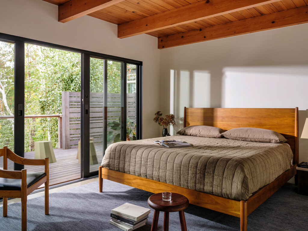 Bedroom in Portland Mid-Century House by Ment Architecture