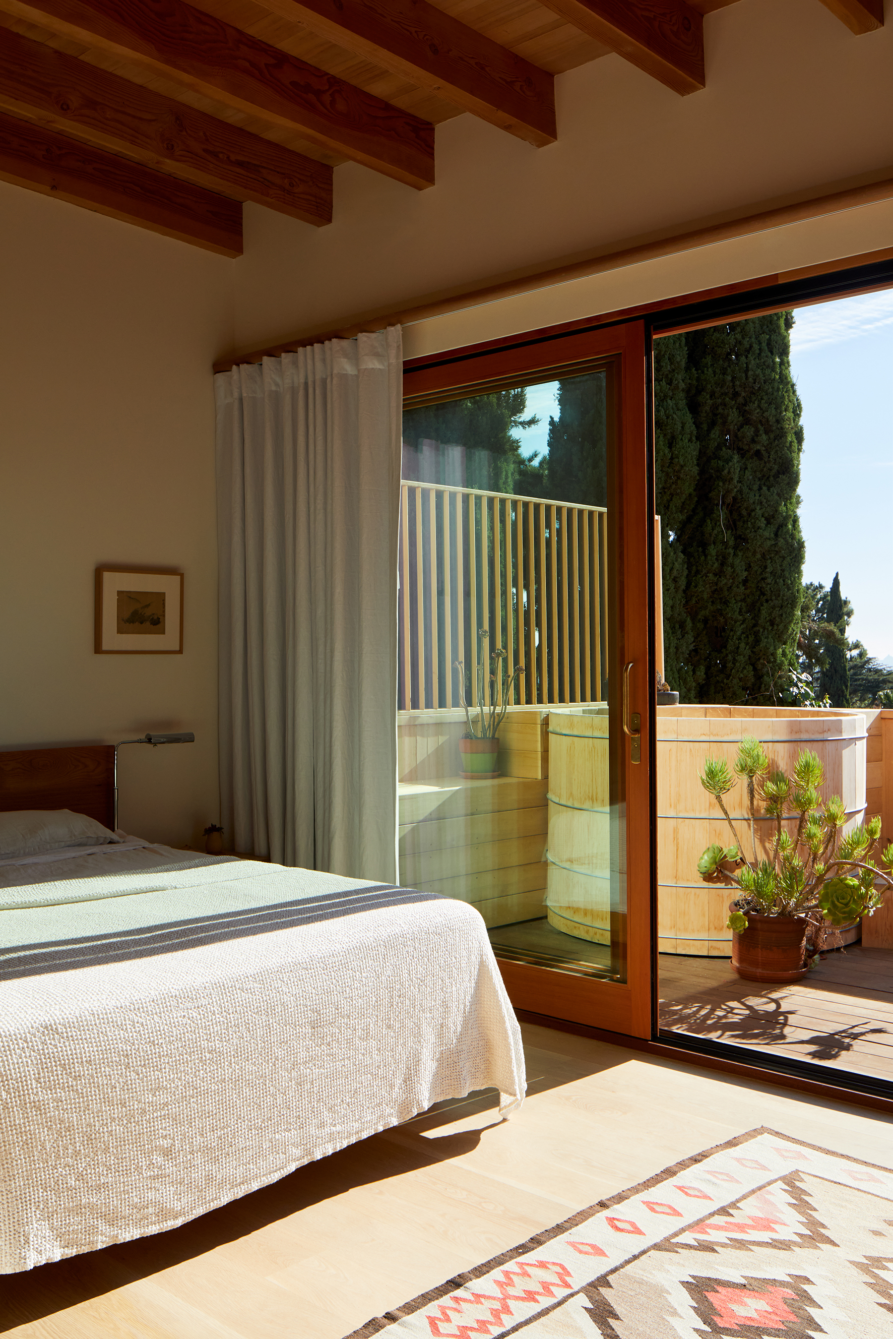 Bedroom in Silver Lake House by Laun