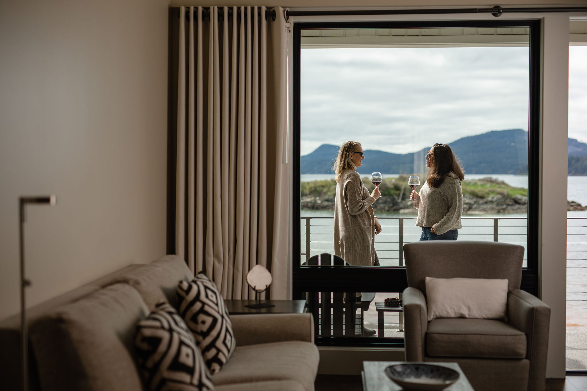 waters-edge-suite-relaxing