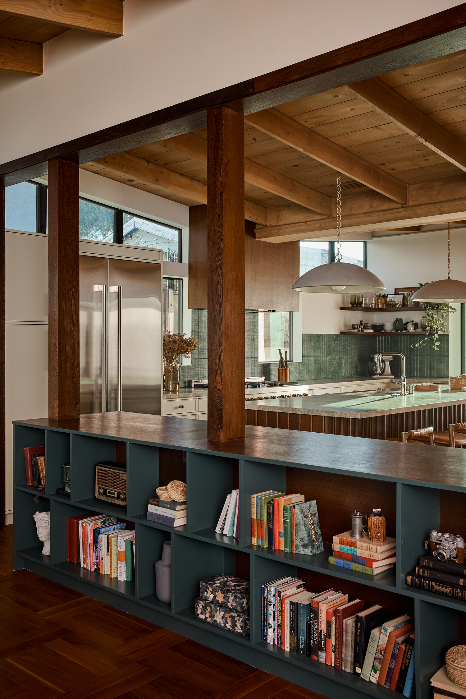 Bookshelf Mid-Century El Segundo House by Vitale Design Group
