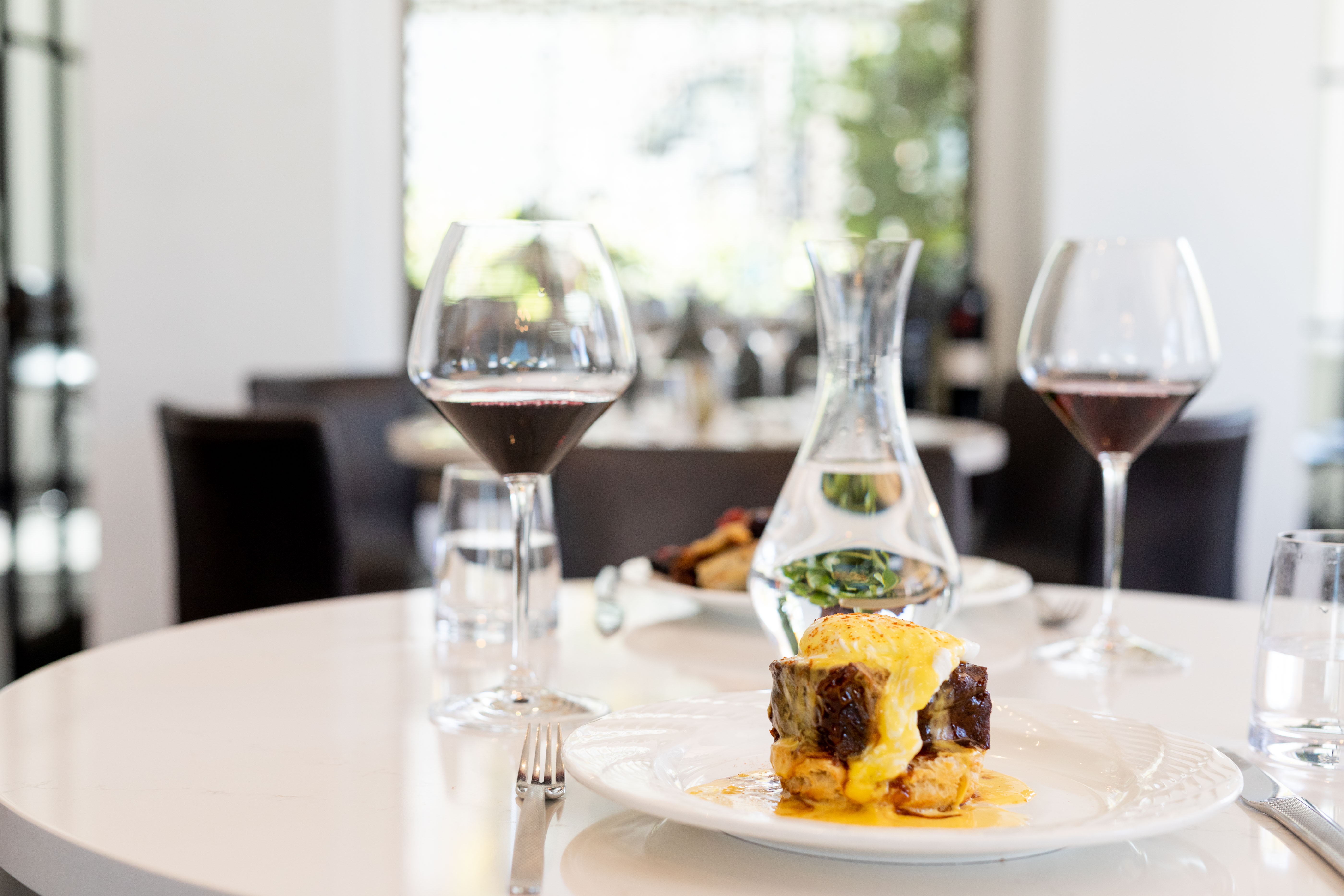 braised-short-rib-benedict-chalone-syrah