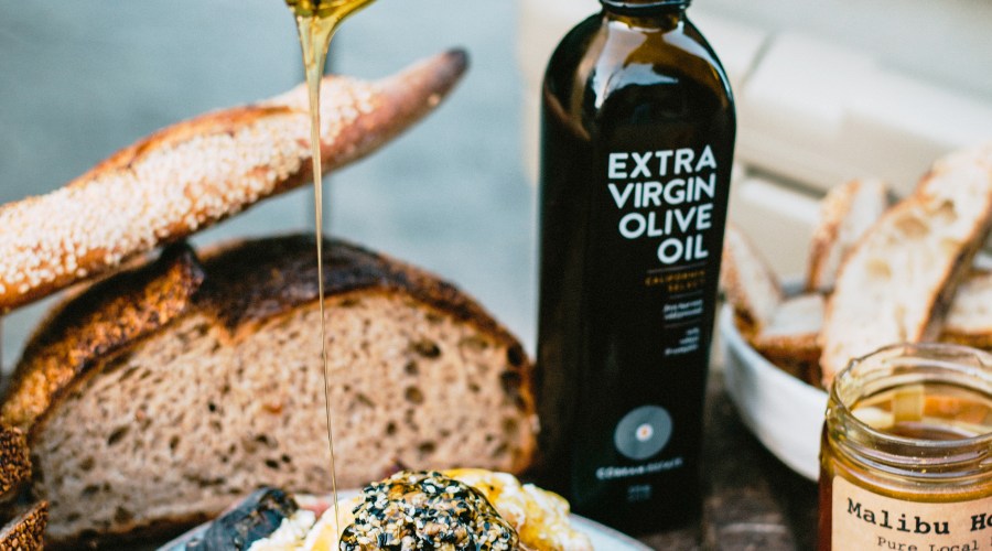 ricotta-toast-with-figs-and-seedy-honey