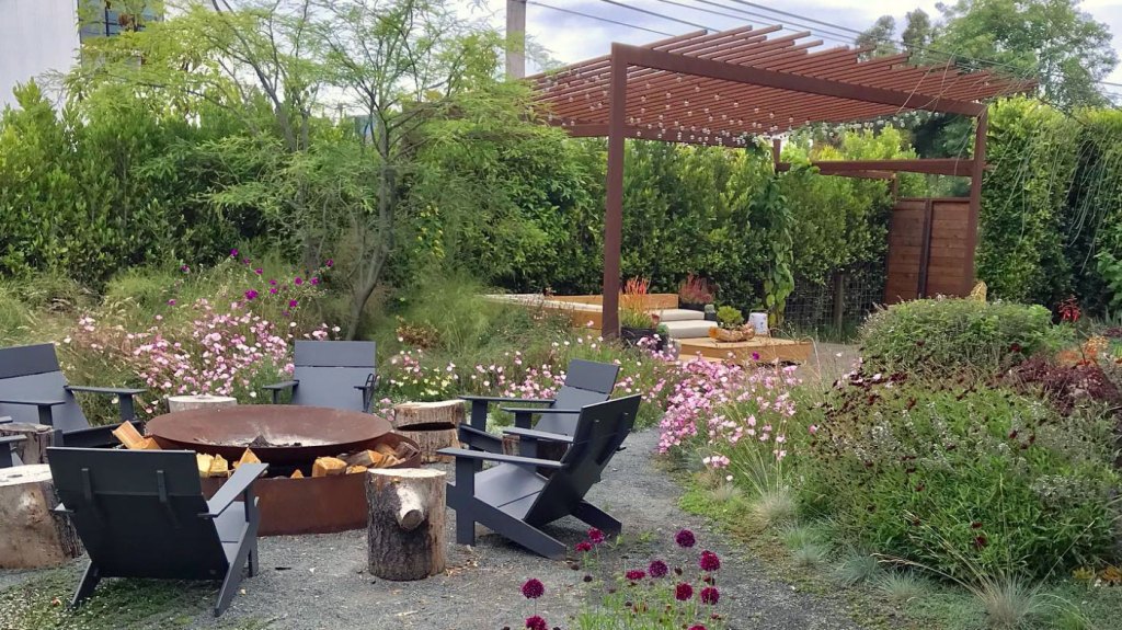 Why ‘Chaos Gardening’ Is the Wild Trend Taking Over Backyards Once Again