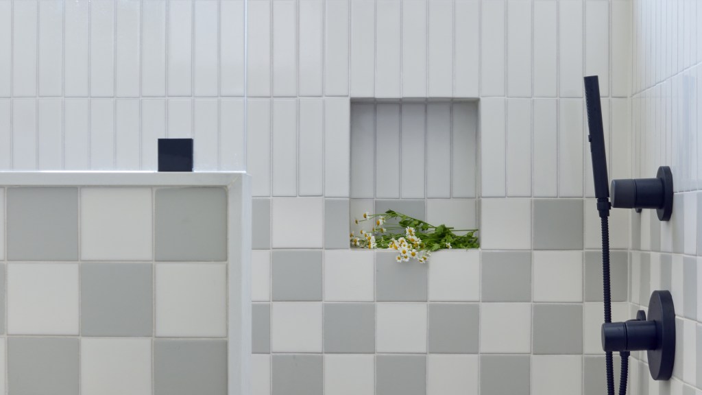 Checkered Showers Are Currently Having a Moment (and There’s a Practical Reason Why)
