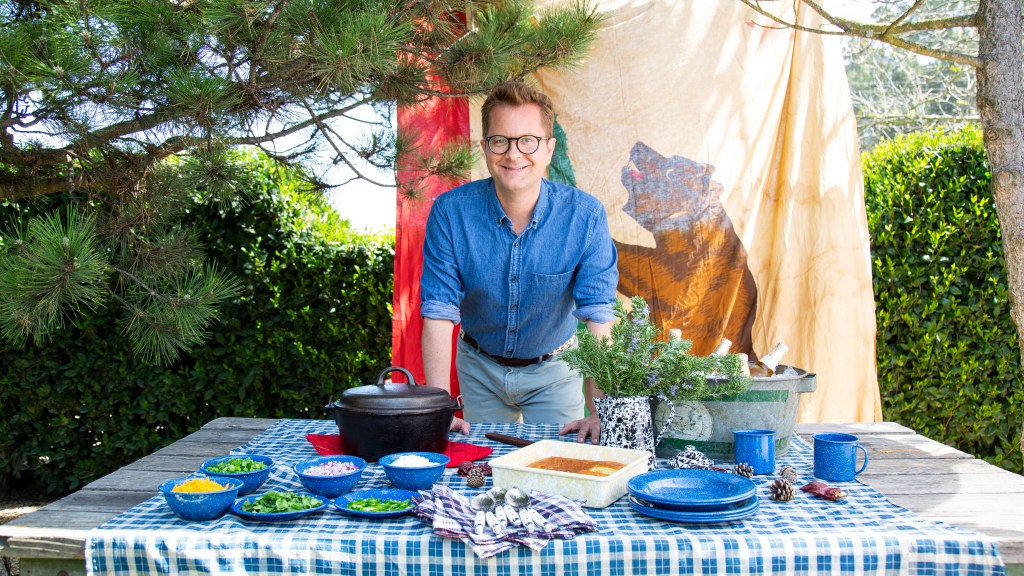 How to Set Up a Campsite Chili Bar