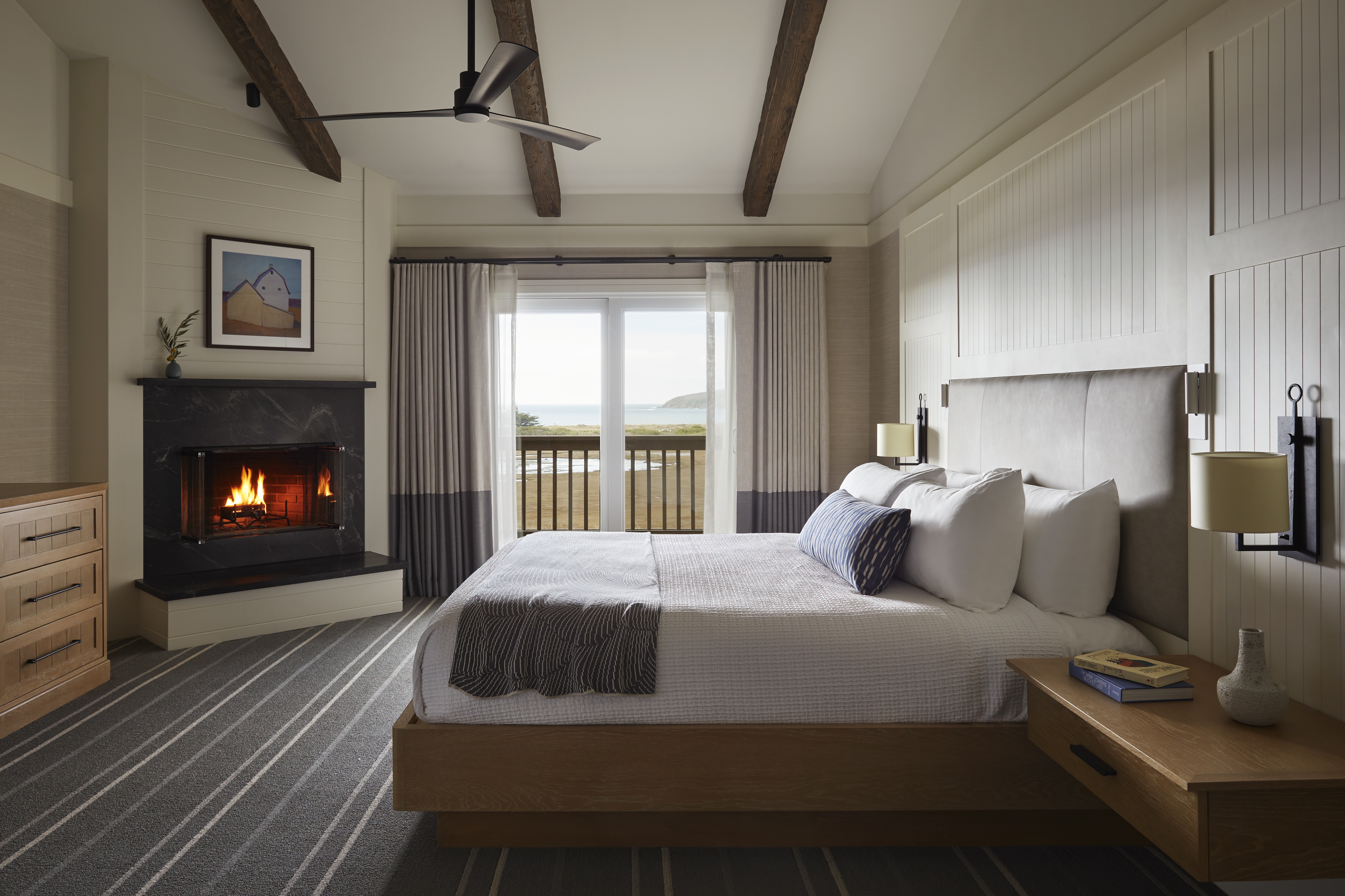 coastal-bodega-bay-guest-room