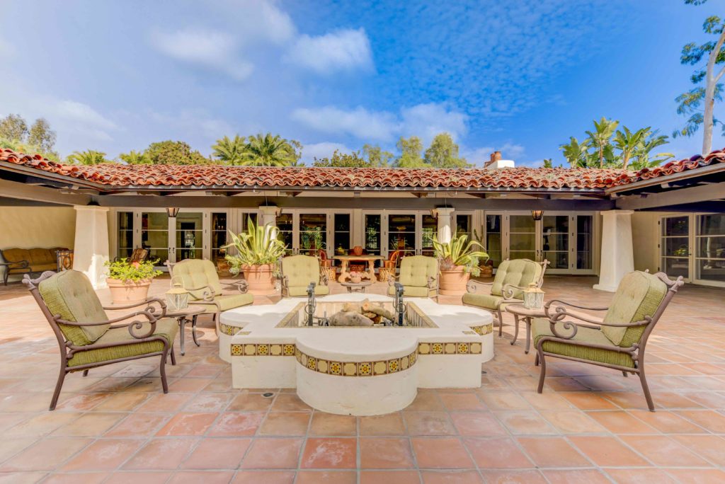 Cliff May El Vuelo Courtyard