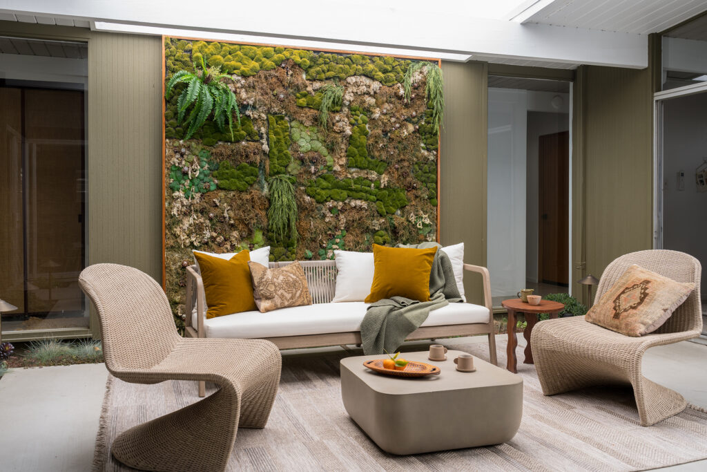 Courtyard in Thousand Oaks Eichler by Sophia deDomenico Et Sal Interiors
