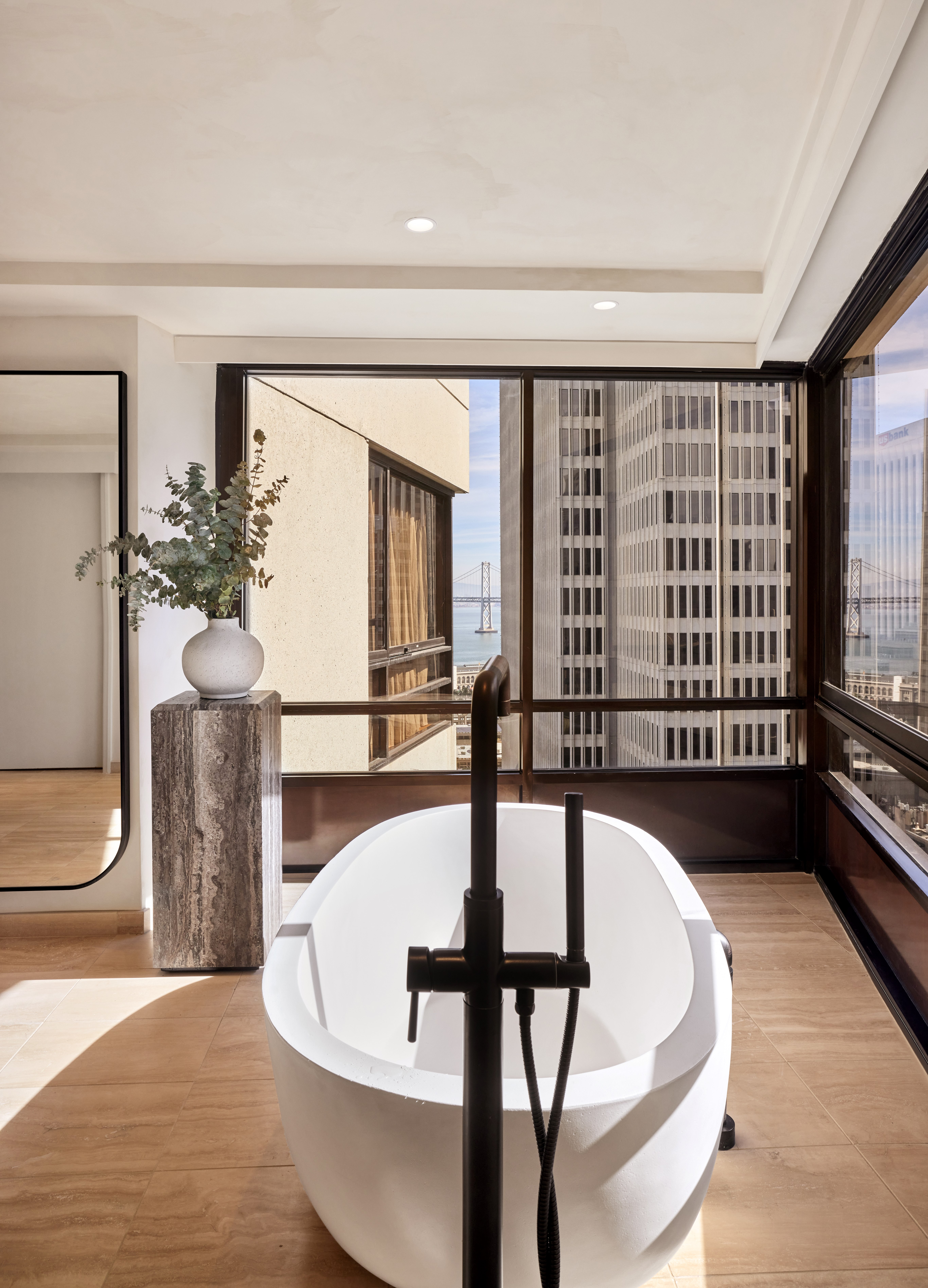 penthouse-bath-at-the-jay