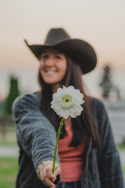 Kelsey Hall with a Daffodahlia