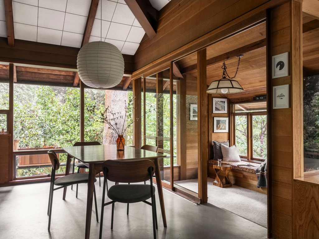 A 1950s Mid-Century Modern Home with Japanese Influences Stays True to Its Roots