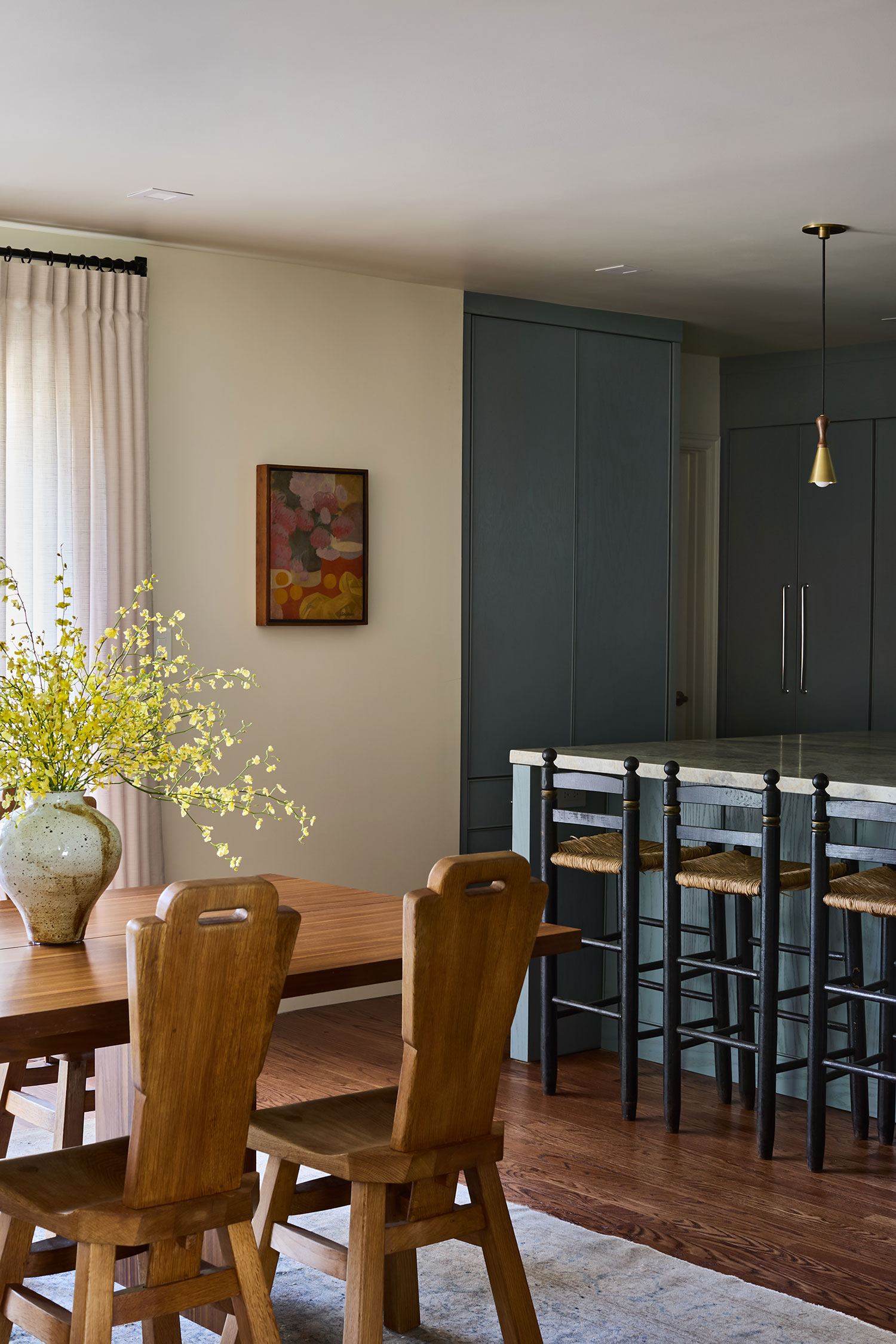 Dining Table in Pasadena Kitchen by Shialice Spatial Design