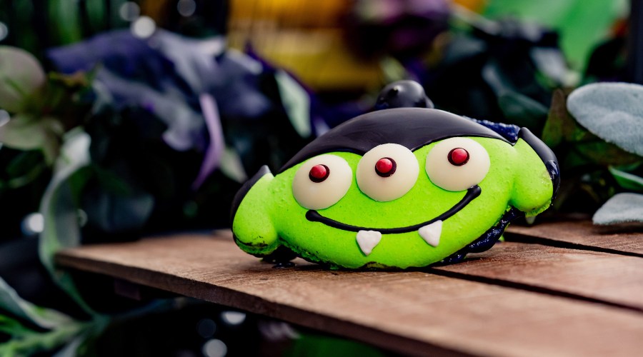 vampire-alien-macaron