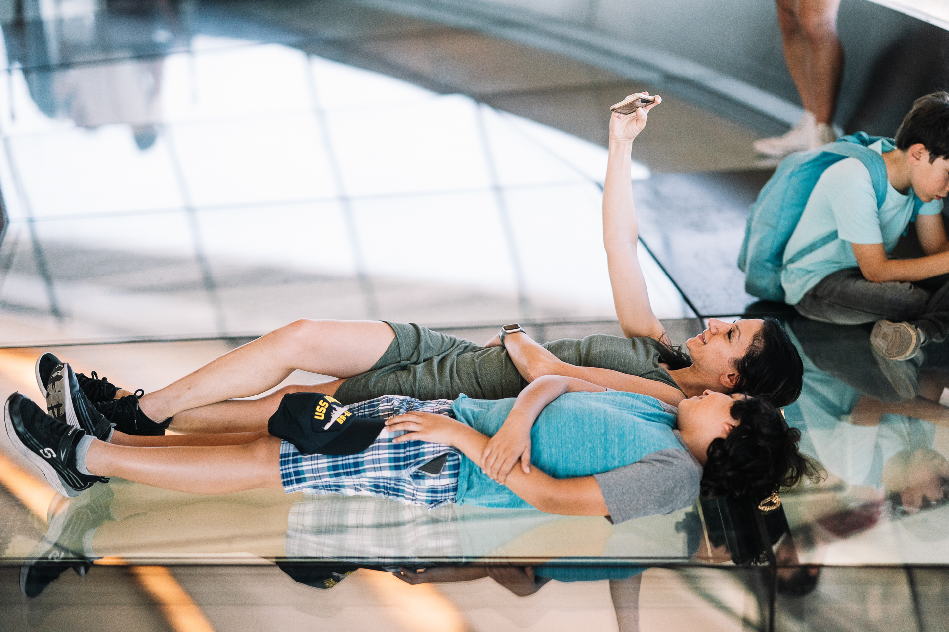 guests-take-photo-on-the-loupe-space-needles-revolving-glass-floor