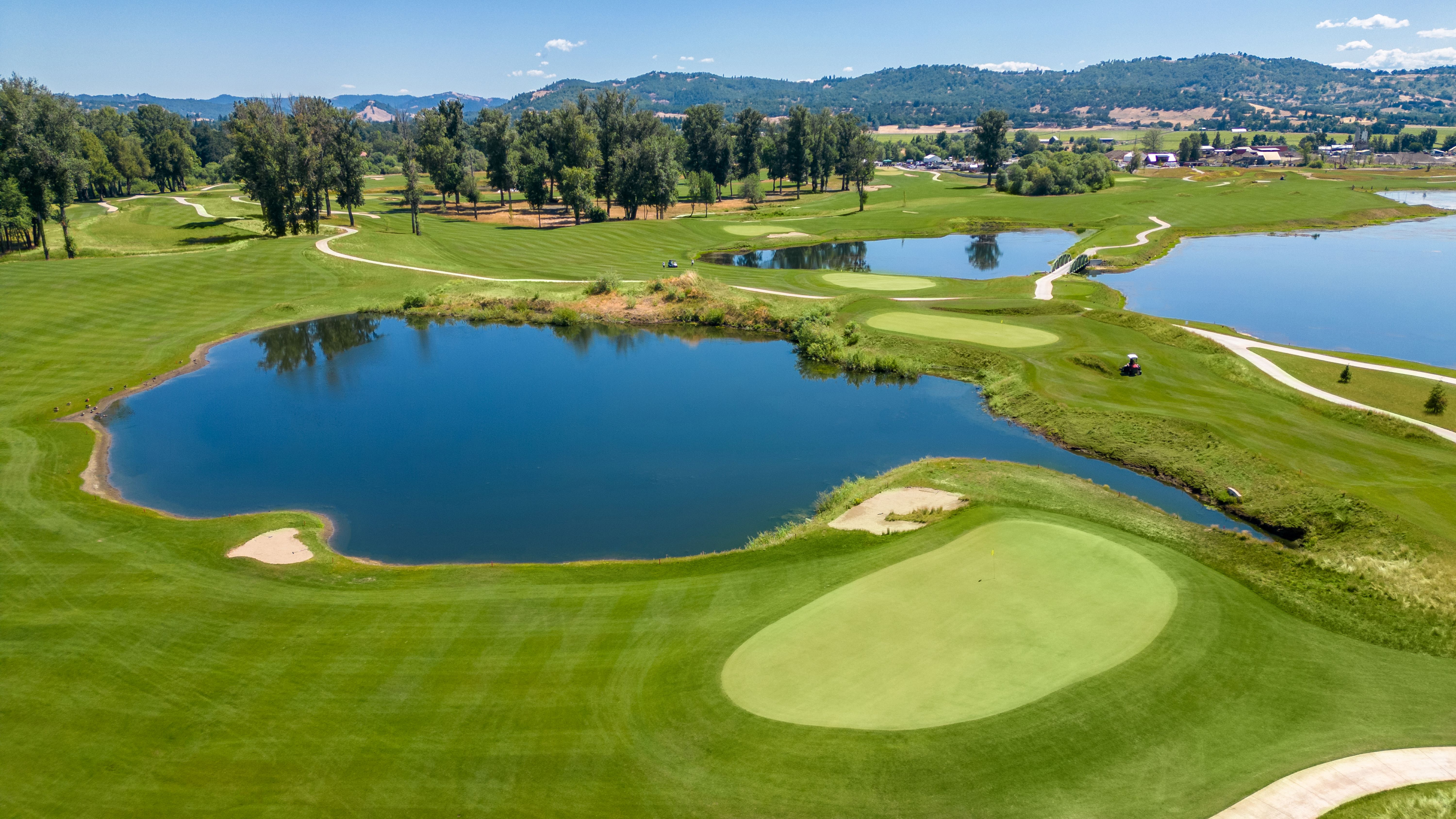18-hole-championship-golf-course-designed-by-dan-hixson