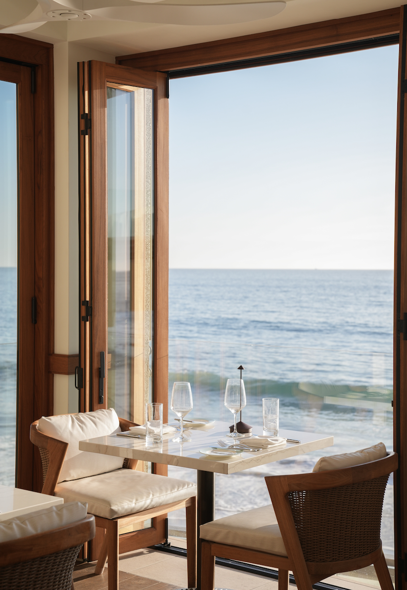 ocean-view-seating-at-splashes-at-surf-sand-resort-laguna-beach