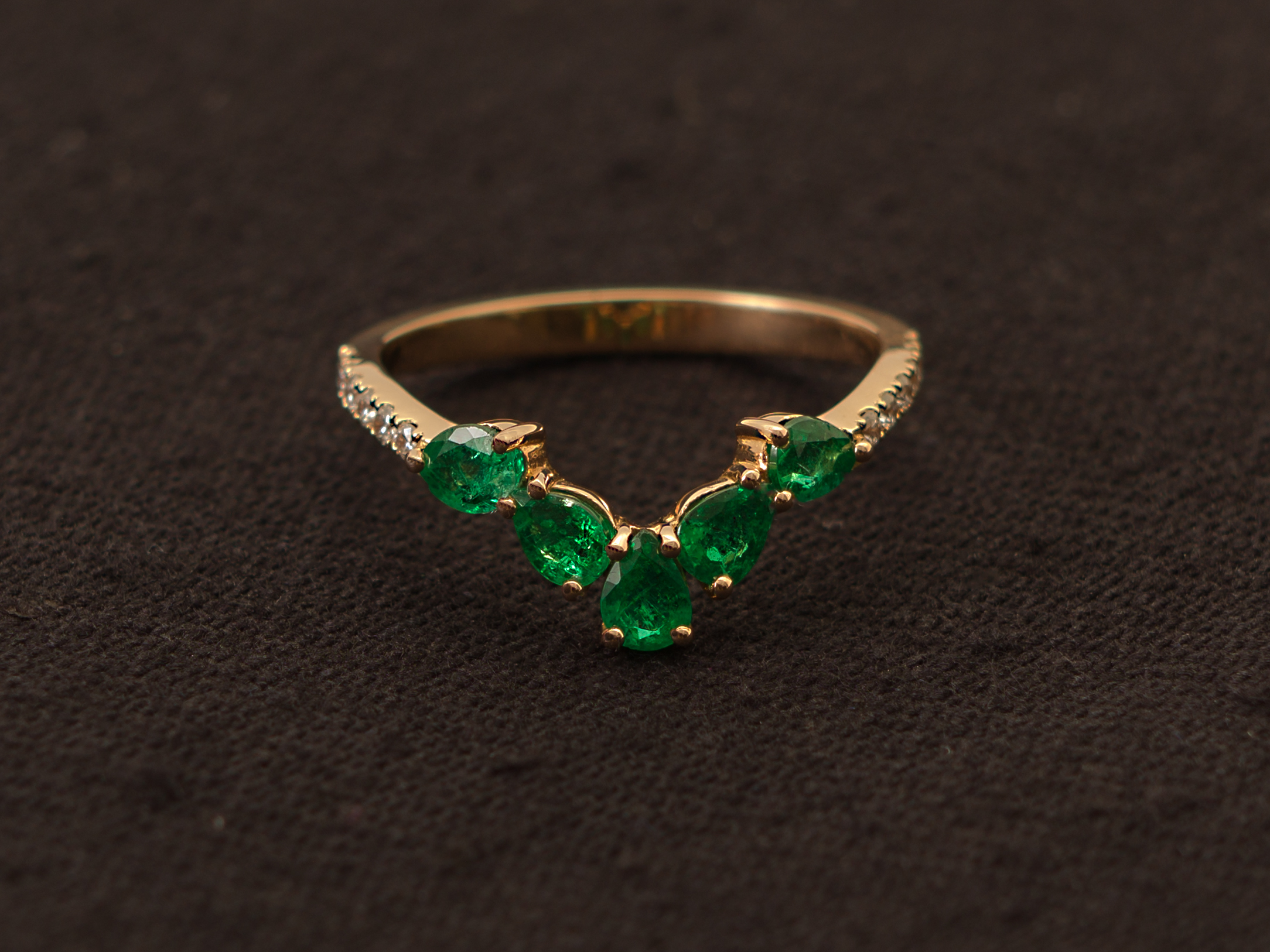 Emerald and gold ring