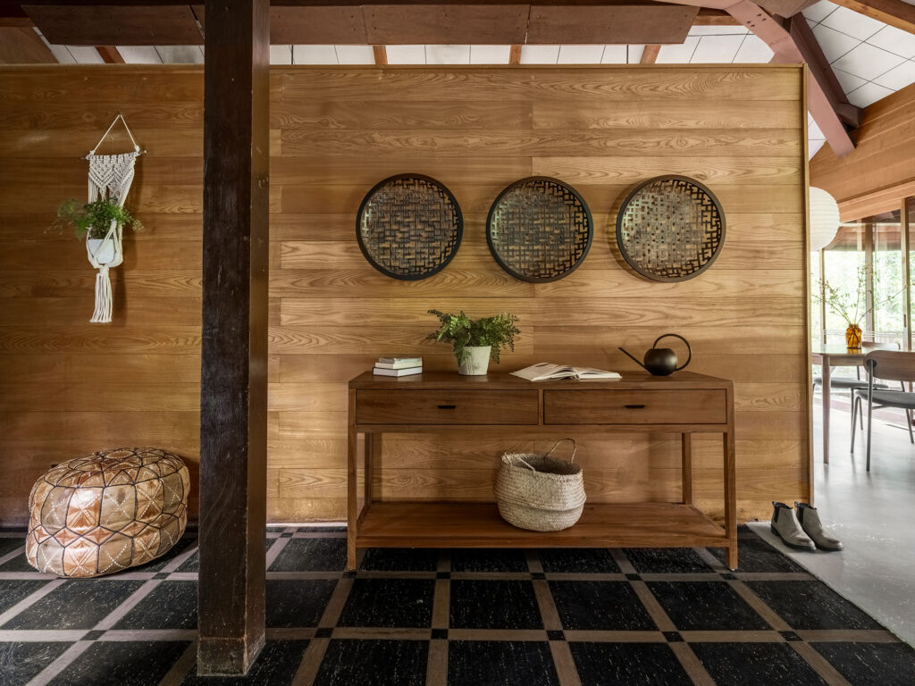 Entry Console in Seattle Mid-Century House by KP Spaces