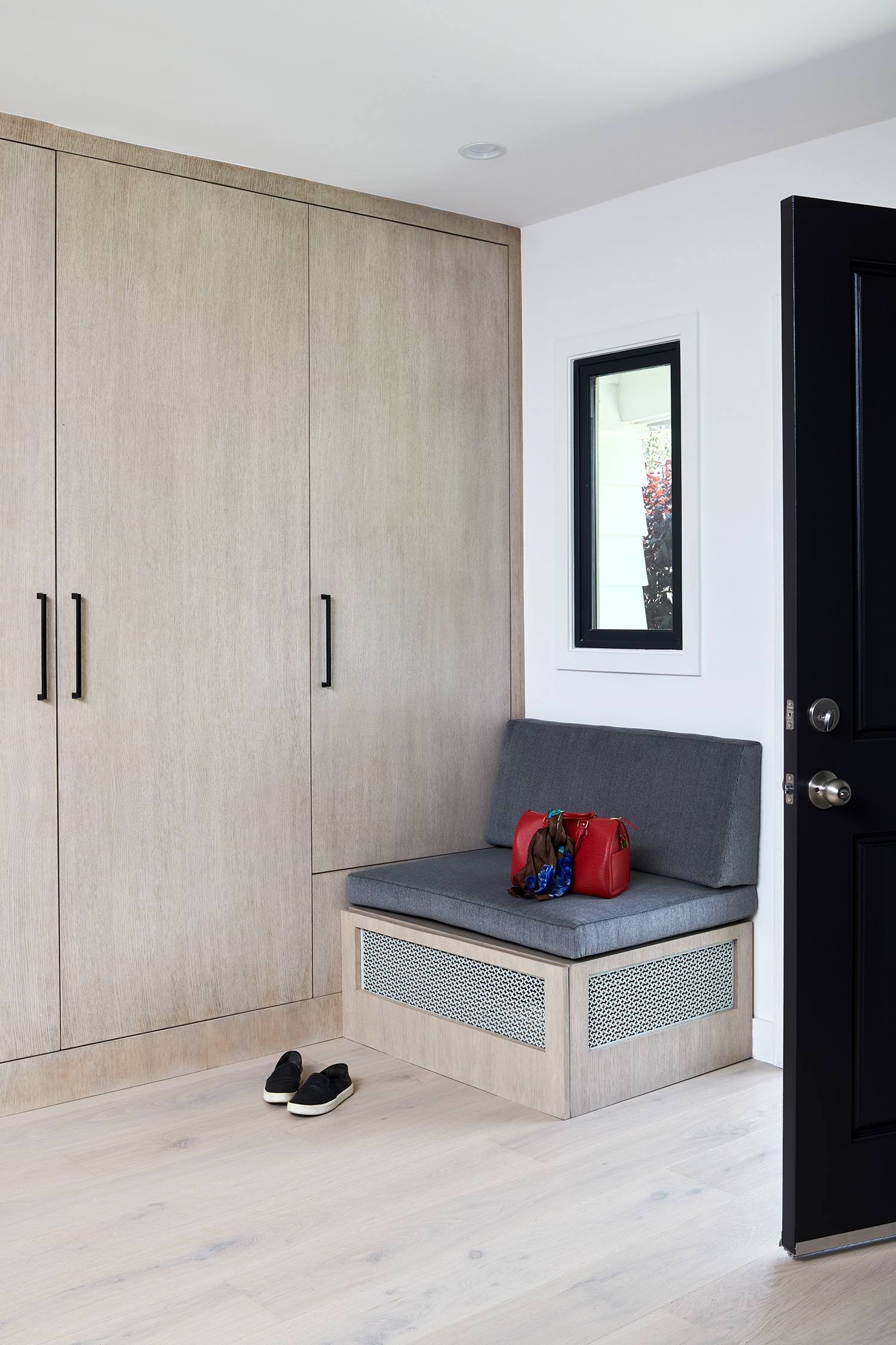 Entryway Seating design by Linda Hayslett LH.Designs