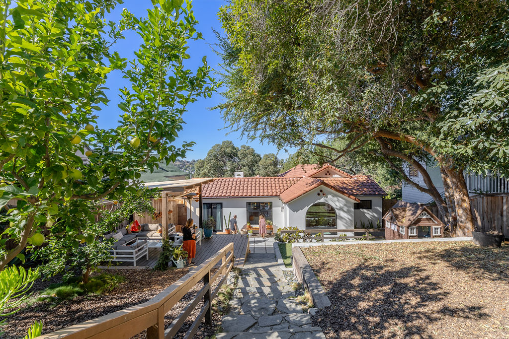 Exterior in Eagle Rock House by Arterberry Cooke