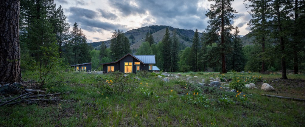 Inside a Cozy, Secluded Cabin in Washington That Blends Rustic and Modern So Well