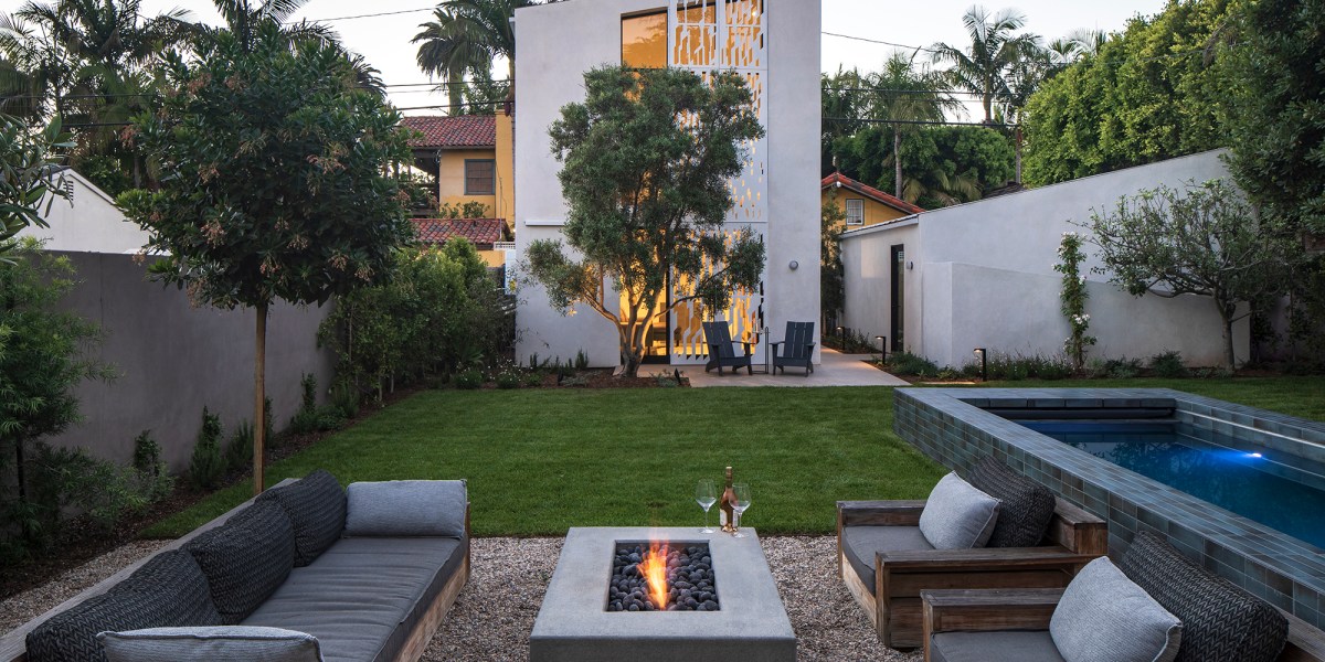 Exterior in Santa Monica ADU by Vertebrae