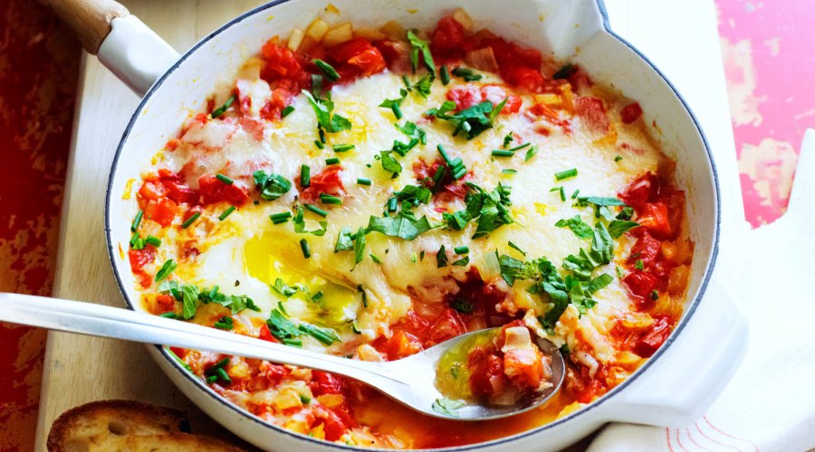 Caprese Skillet Eggs