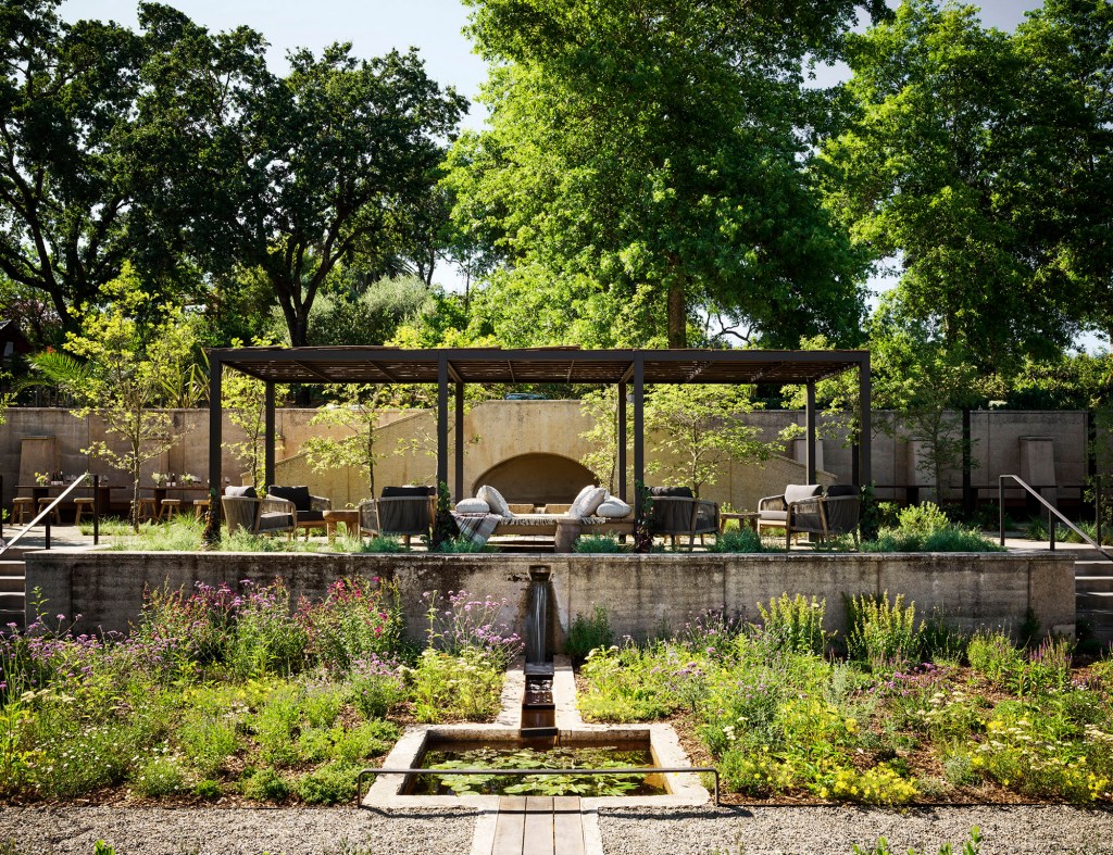 These Lush Outdoor Living Rooms Will Transport You to Wine Country