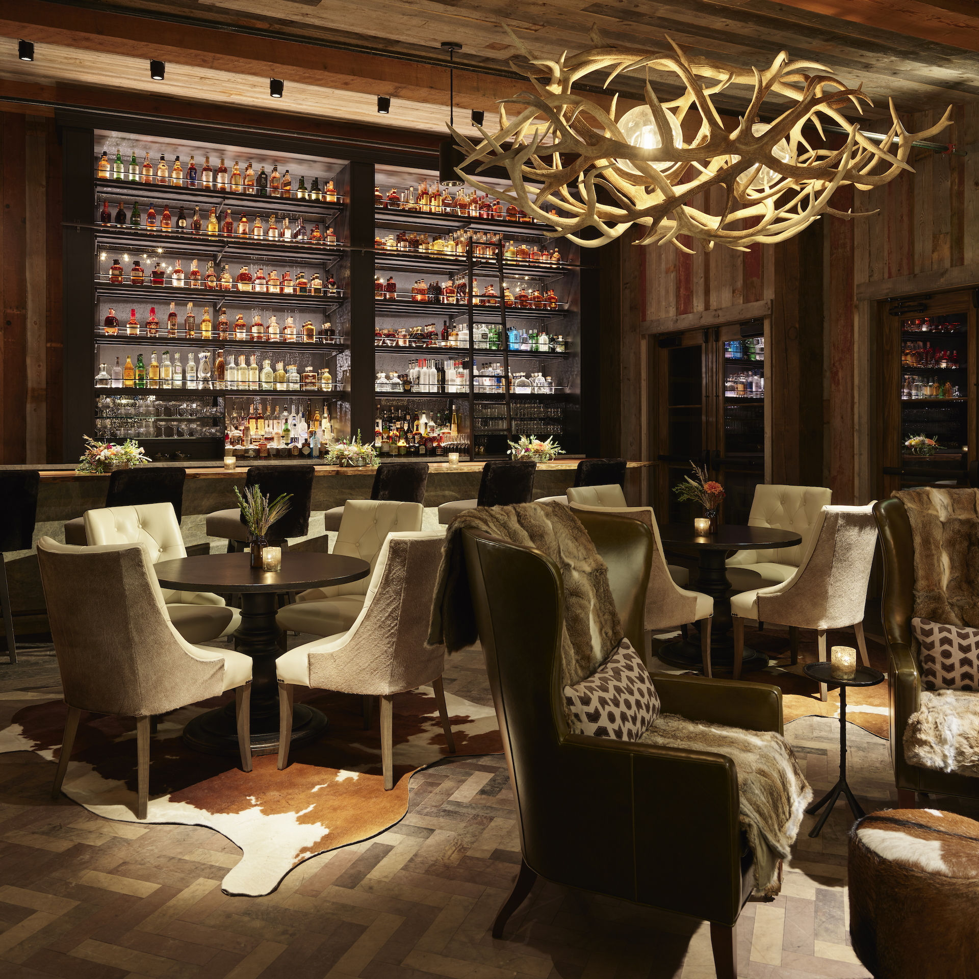 the-bar-at-cheyenne-club