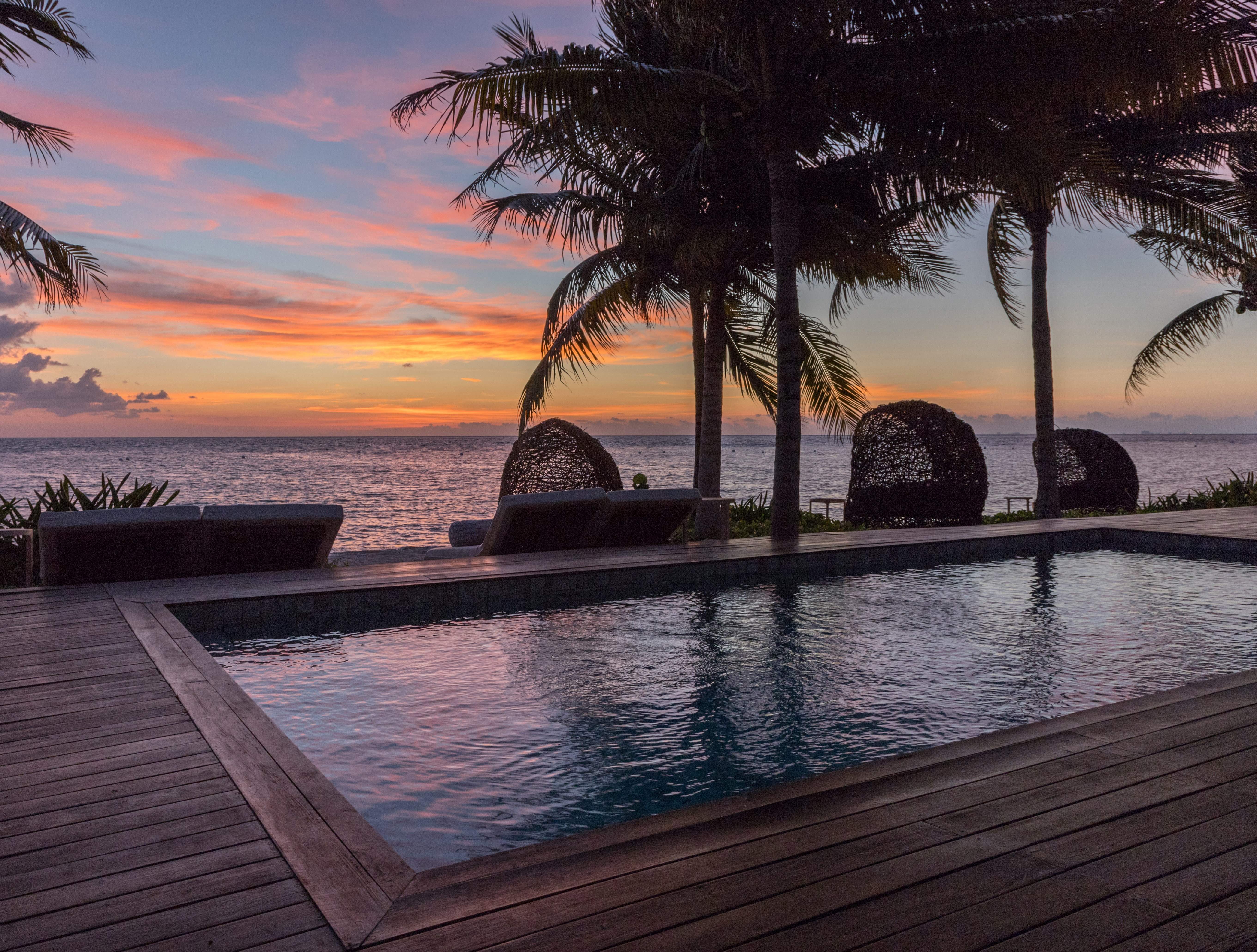 sur-beach-club-pool